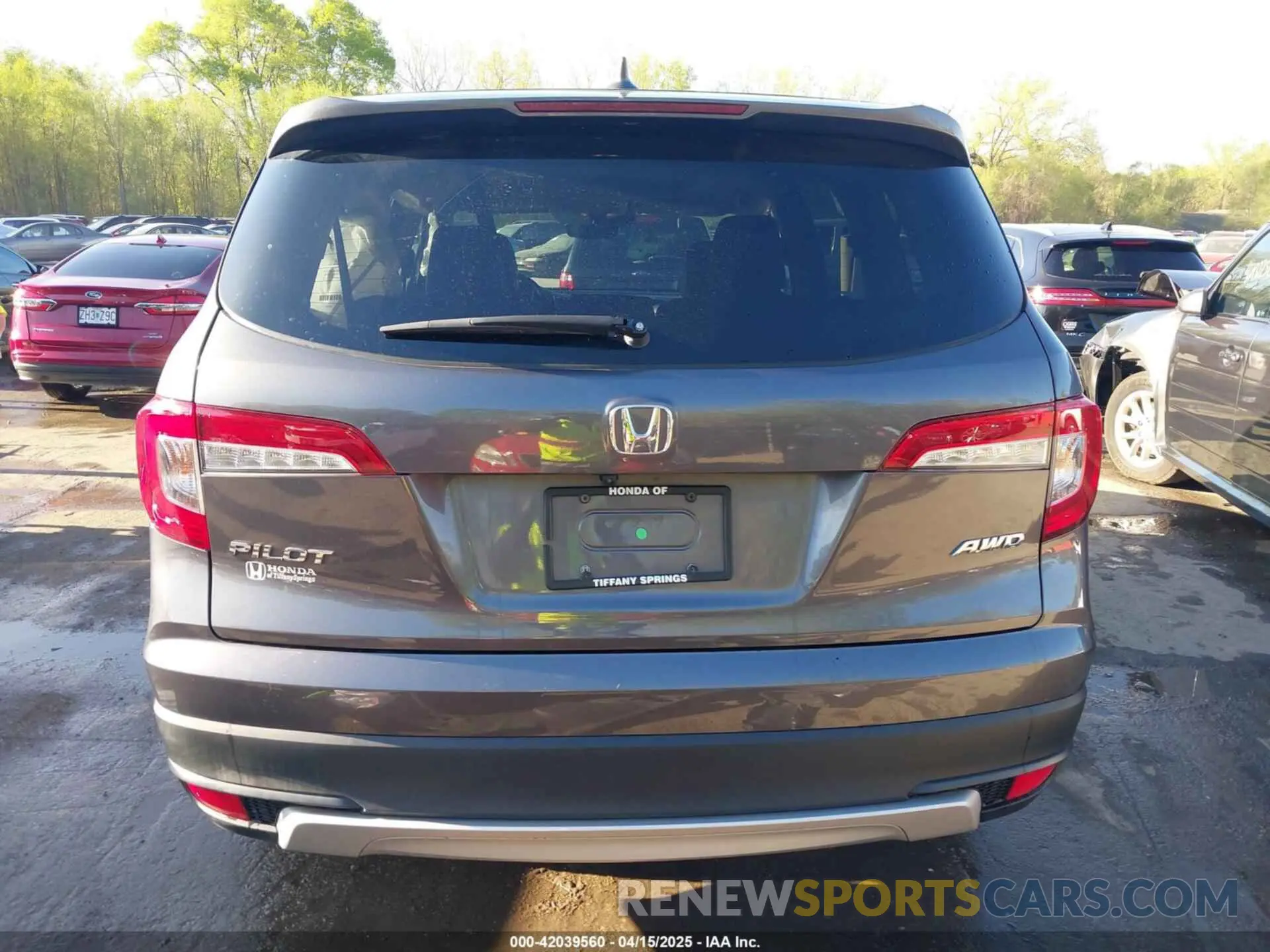 17 Photograph of a damaged car 5FNYF6H54KB038176 HONDA PILOT 2019
