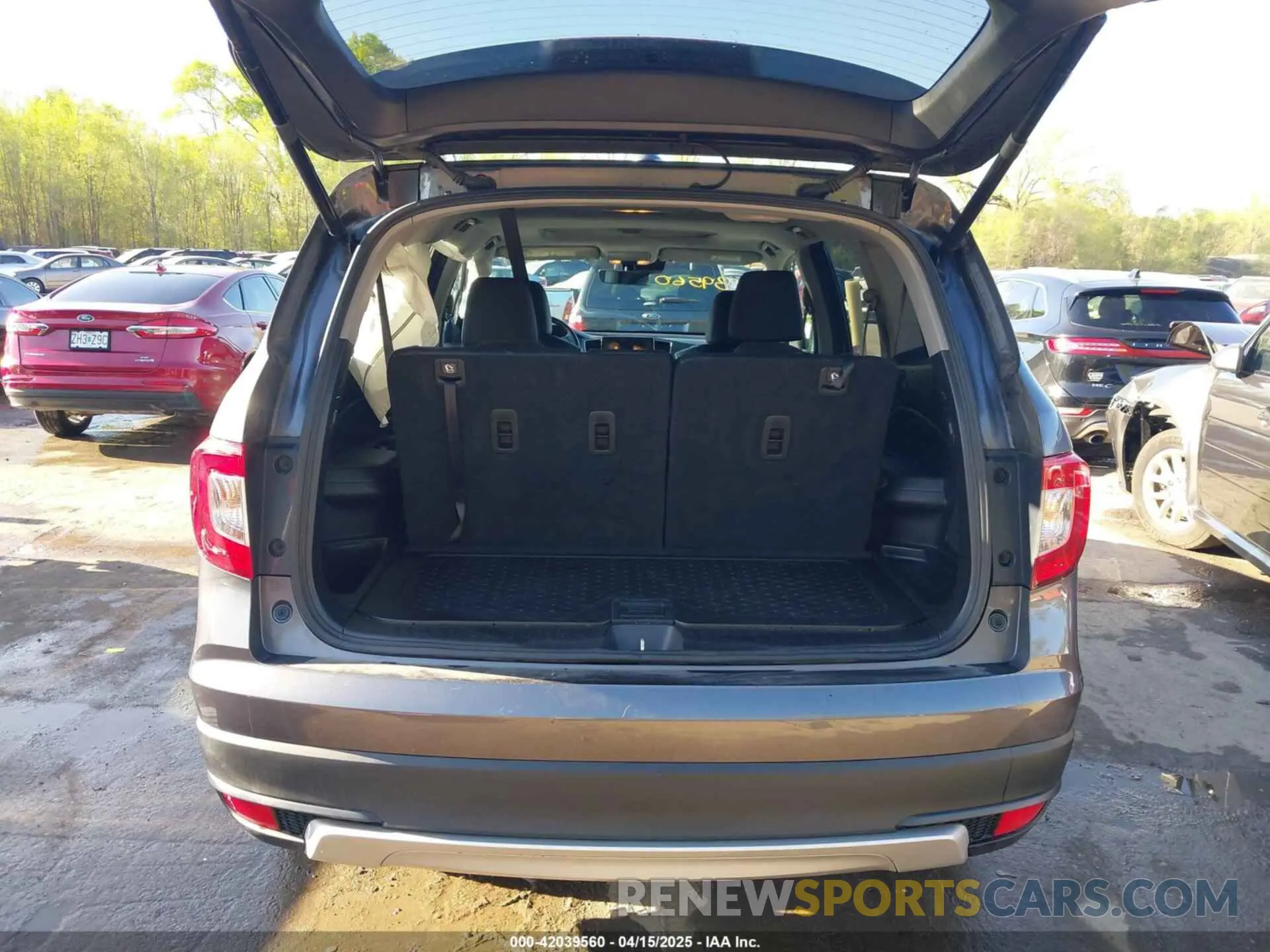 18 Photograph of a damaged car 5FNYF6H54KB038176 HONDA PILOT 2019