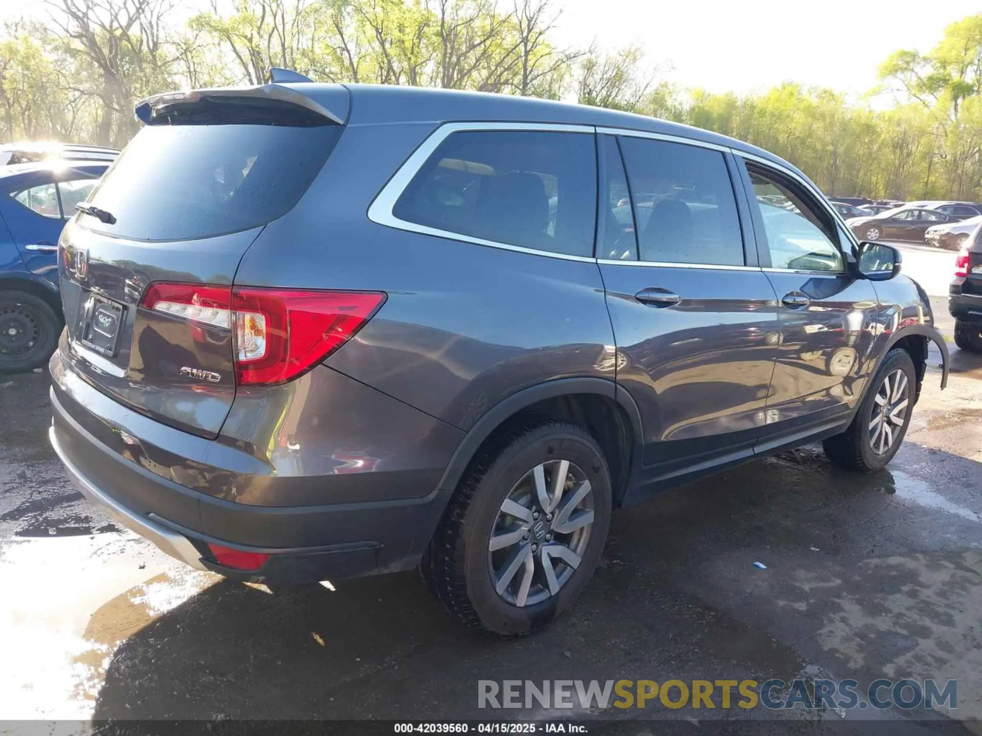 4 Photograph of a damaged car 5FNYF6H54KB038176 HONDA PILOT 2019