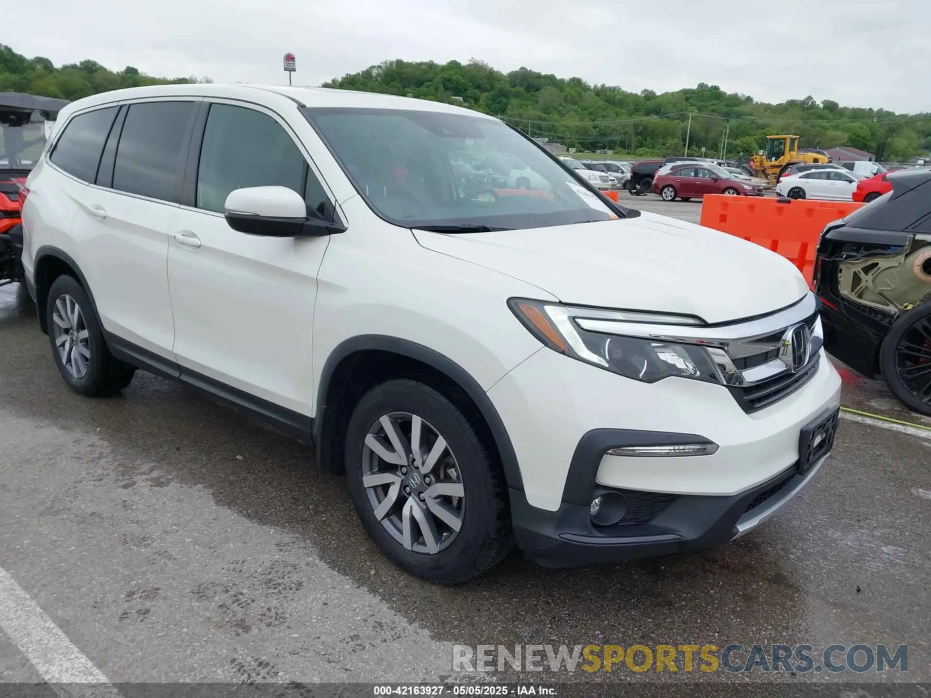 1 Photograph of a damaged car 5FNYF6H54KB054278 HONDA PILOT 2019