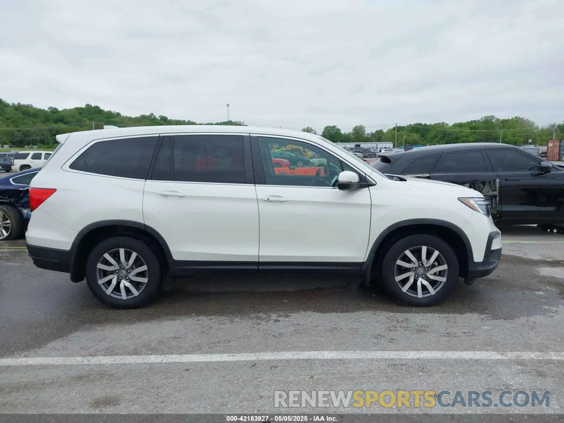 13 Photograph of a damaged car 5FNYF6H54KB054278 HONDA PILOT 2019