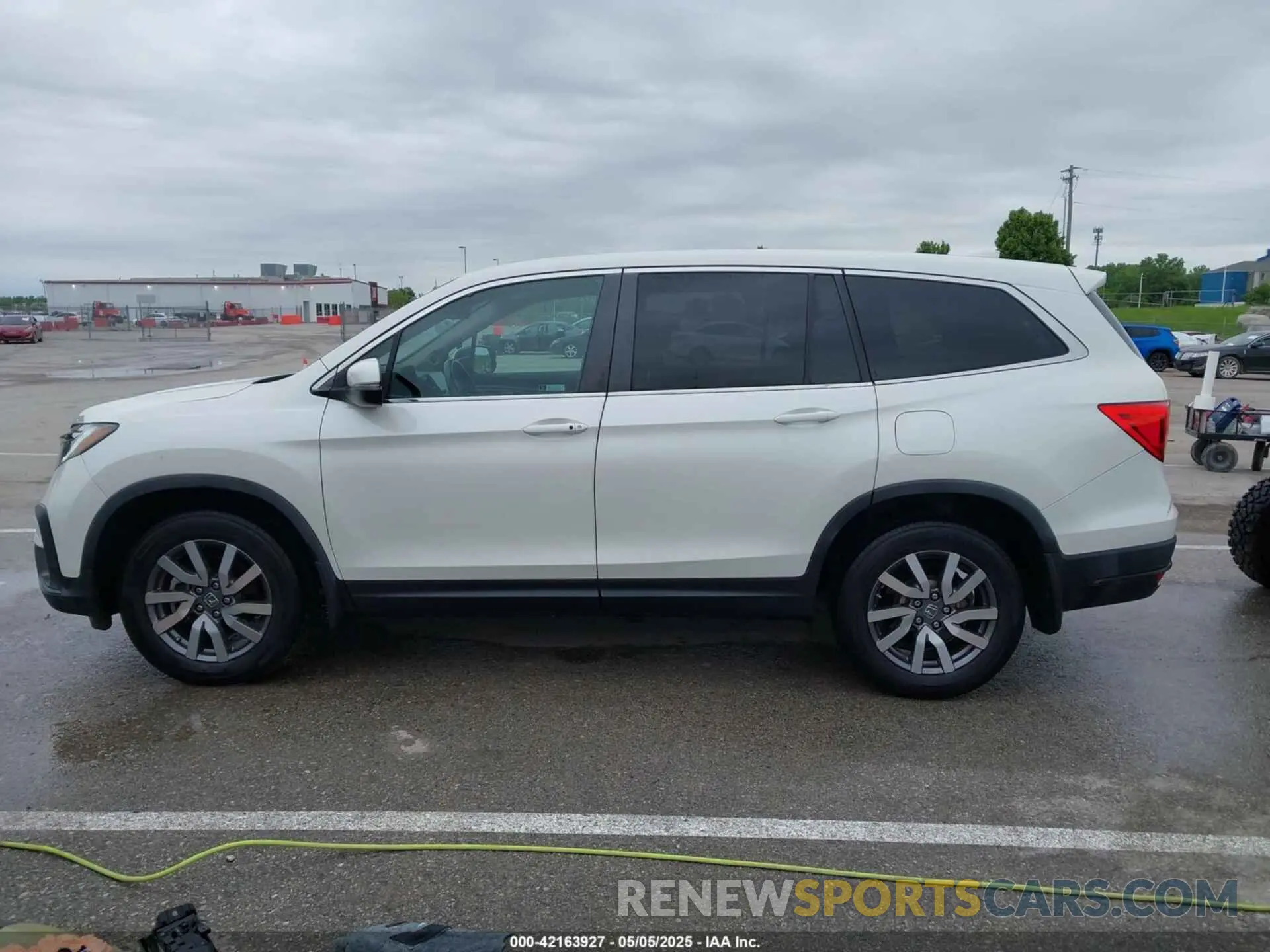 14 Photograph of a damaged car 5FNYF6H54KB054278 HONDA PILOT 2019