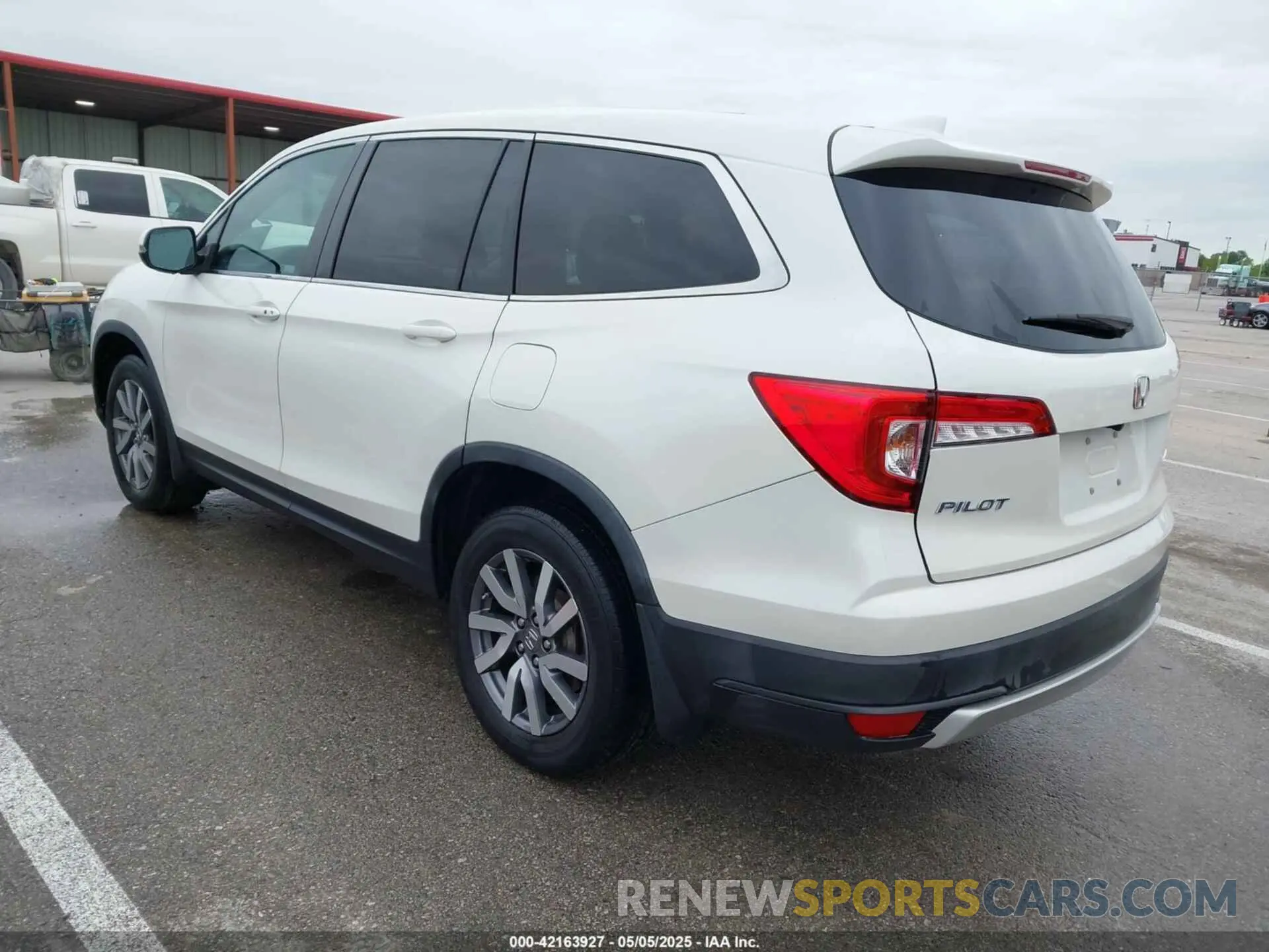 3 Photograph of a damaged car 5FNYF6H54KB054278 HONDA PILOT 2019