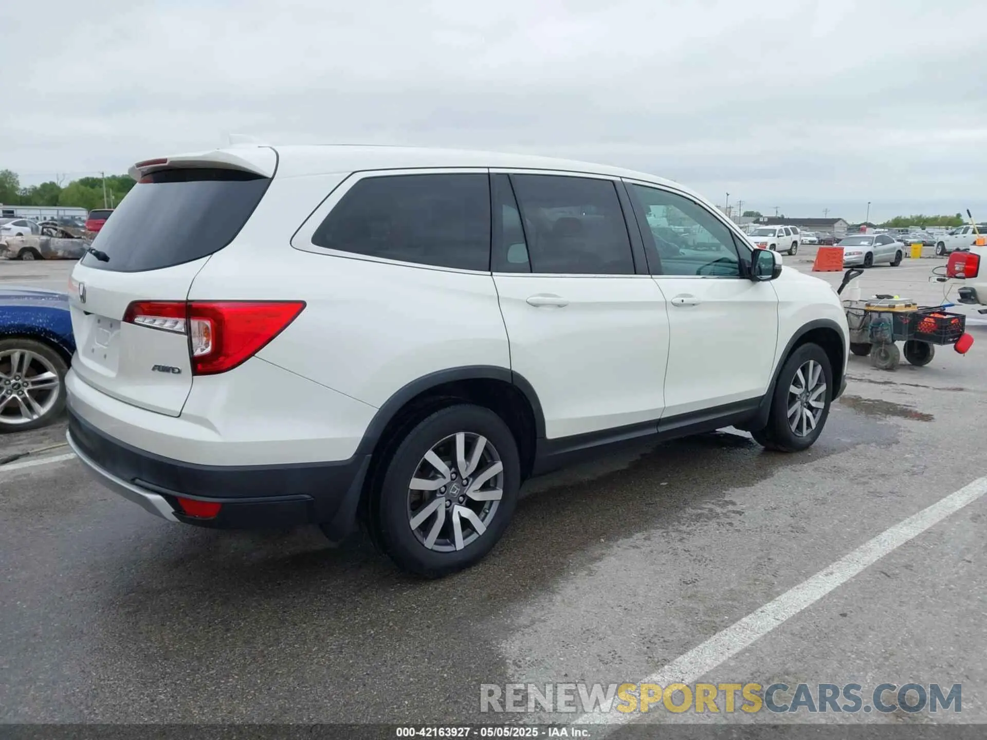 4 Photograph of a damaged car 5FNYF6H54KB054278 HONDA PILOT 2019