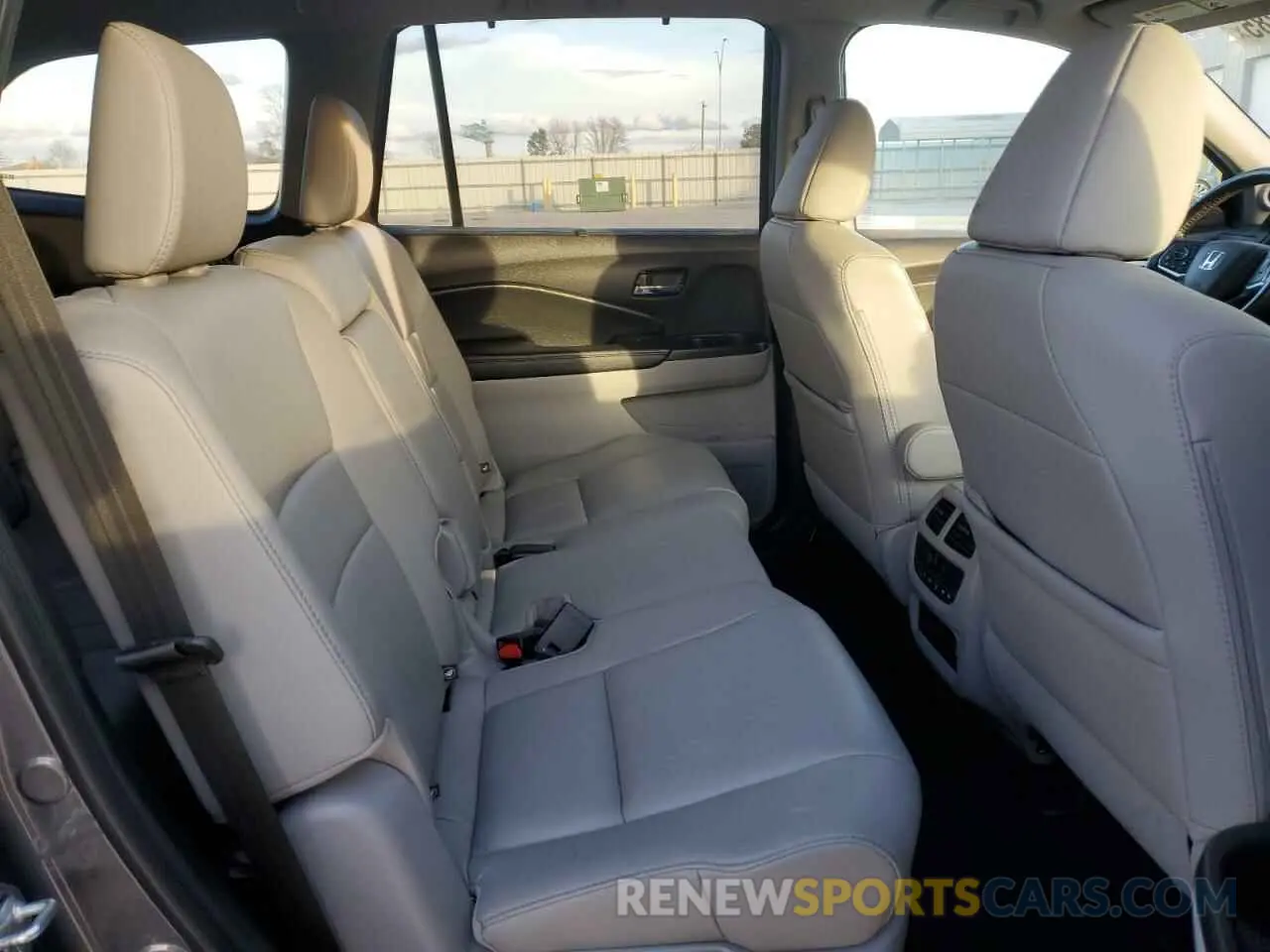 11 Photograph of a damaged car 5FNYF6H54KB070254 HONDA PILOT 2019