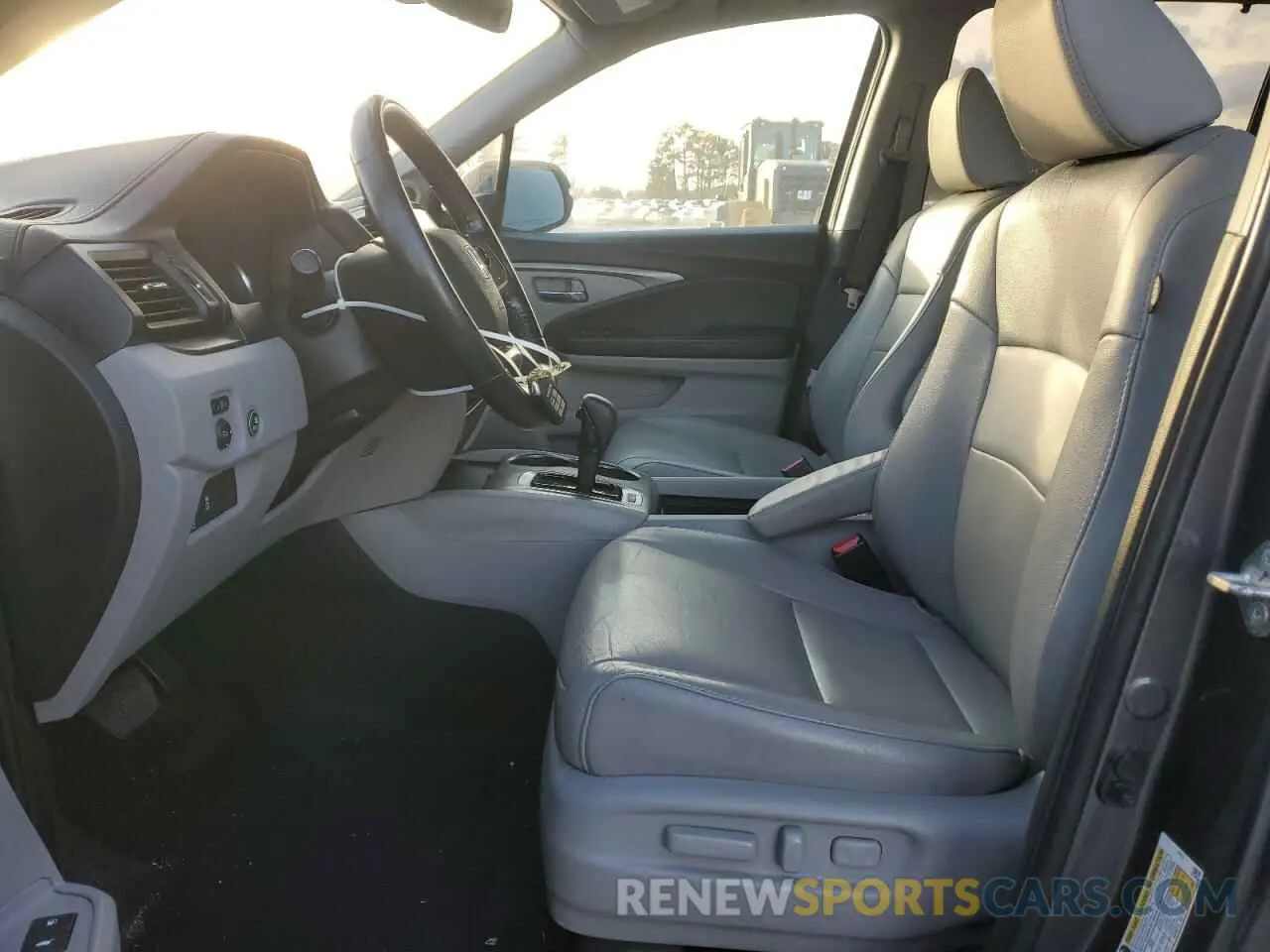 7 Photograph of a damaged car 5FNYF6H54KB070254 HONDA PILOT 2019