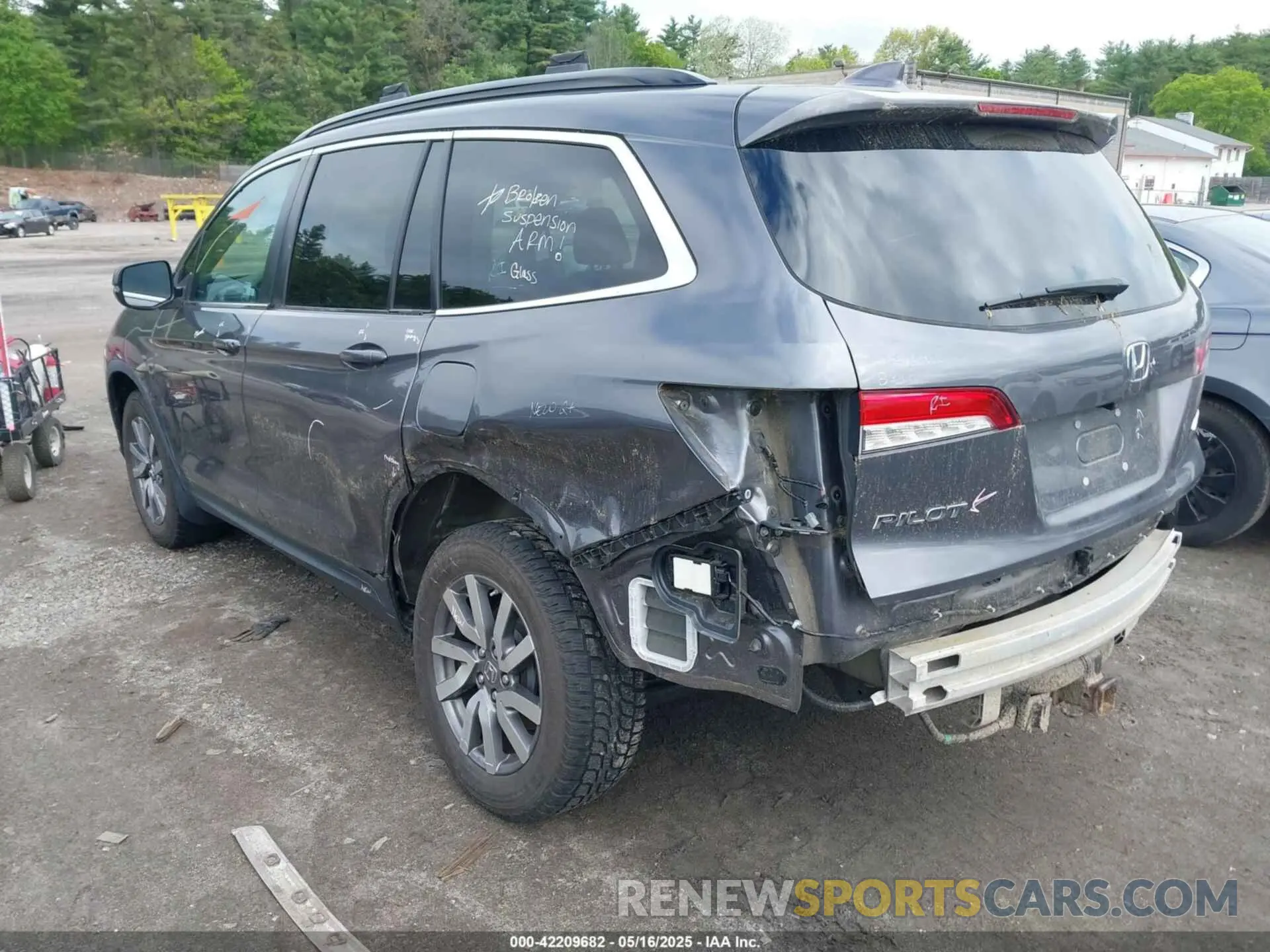14 Photograph of a damaged car 5FNYF6H55KB010807 HONDA PILOT 2019
