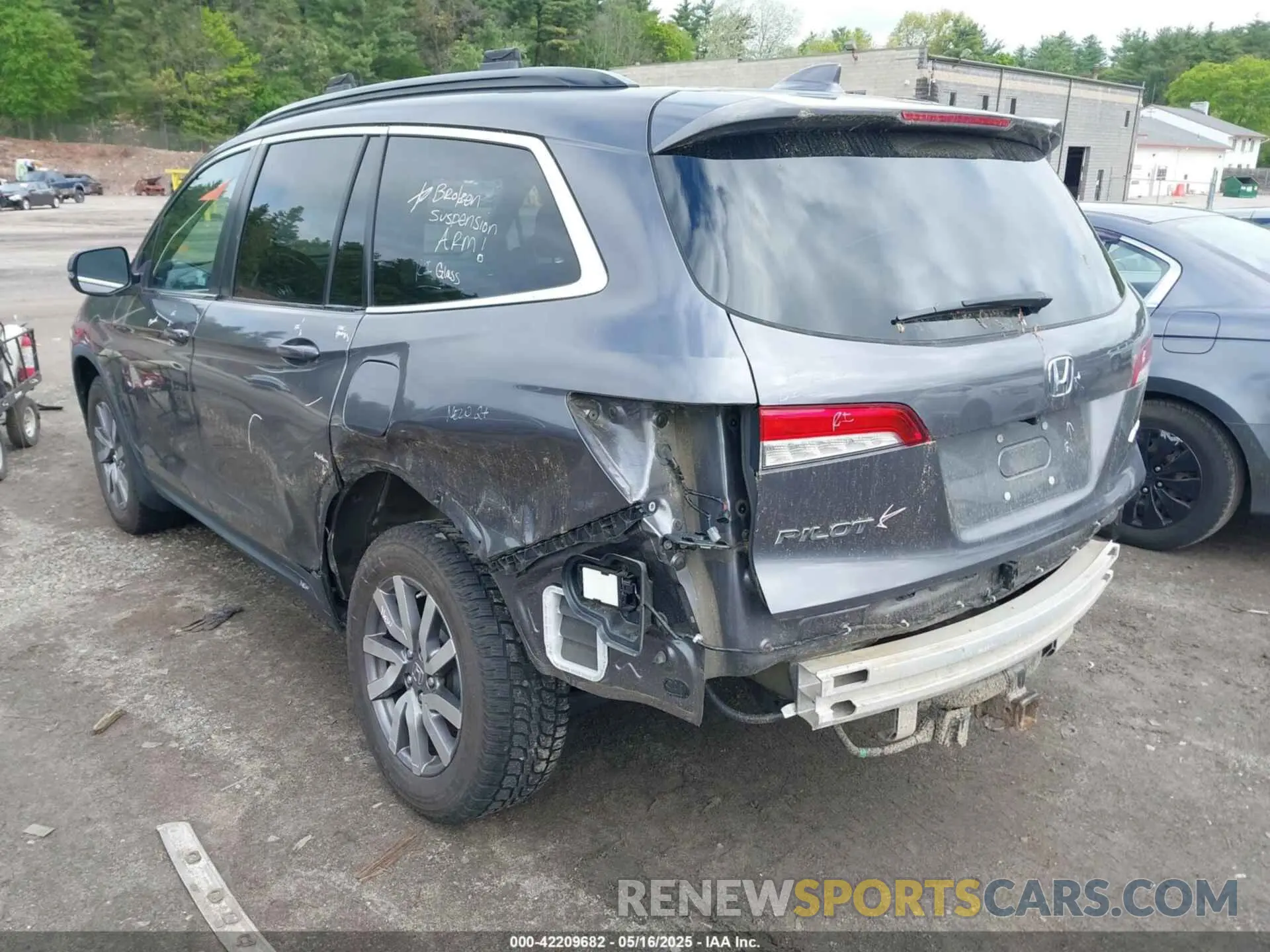 3 Photograph of a damaged car 5FNYF6H55KB010807 HONDA PILOT 2019