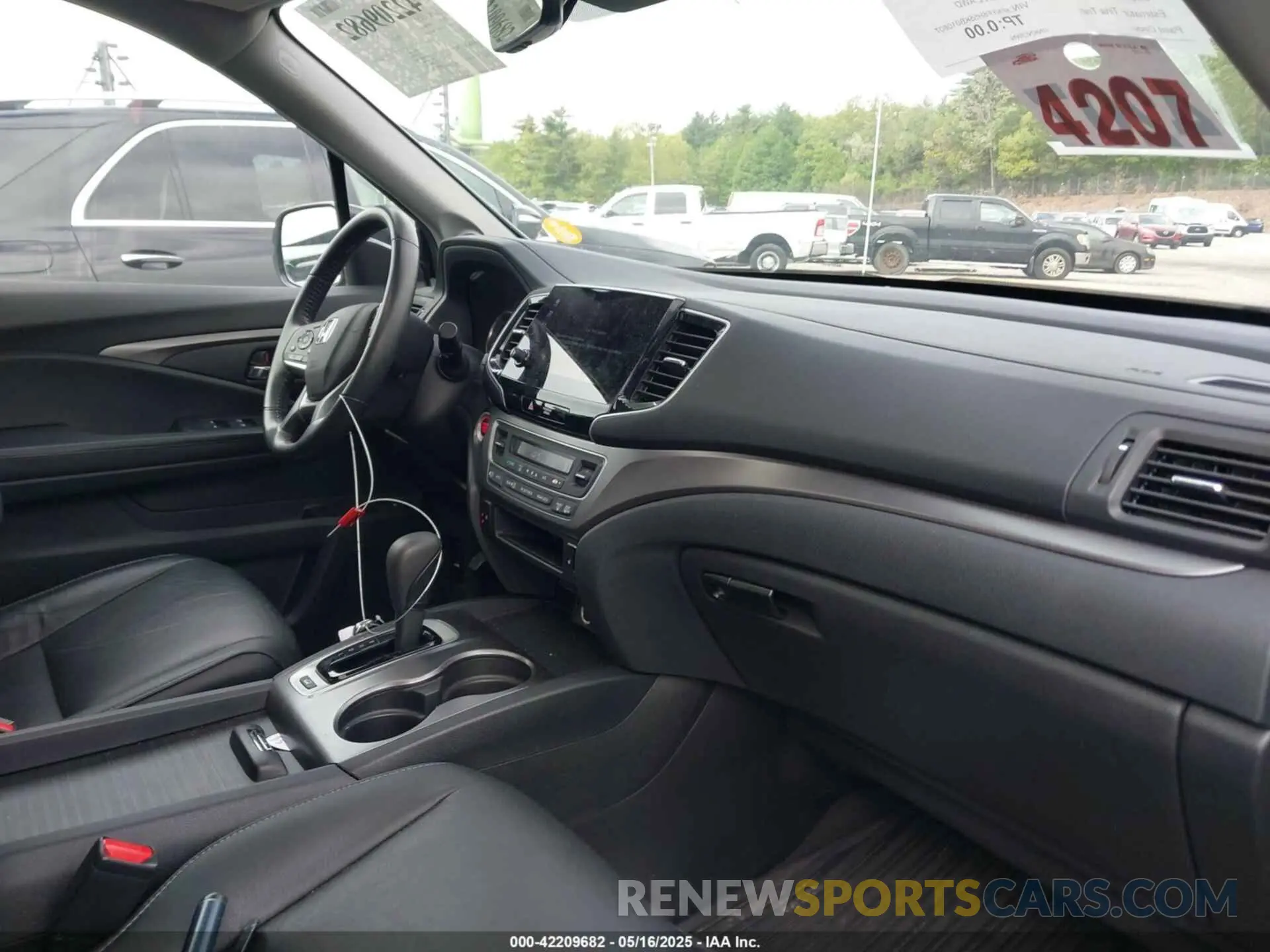 5 Photograph of a damaged car 5FNYF6H55KB010807 HONDA PILOT 2019