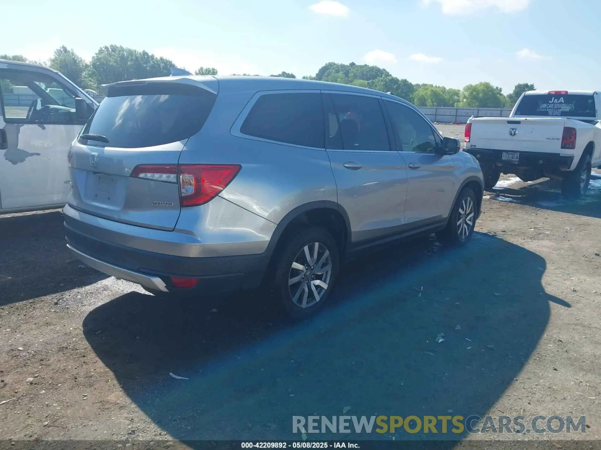4 Photograph of a damaged car 5FNYF6H55KB050627 HONDA PILOT 2019
