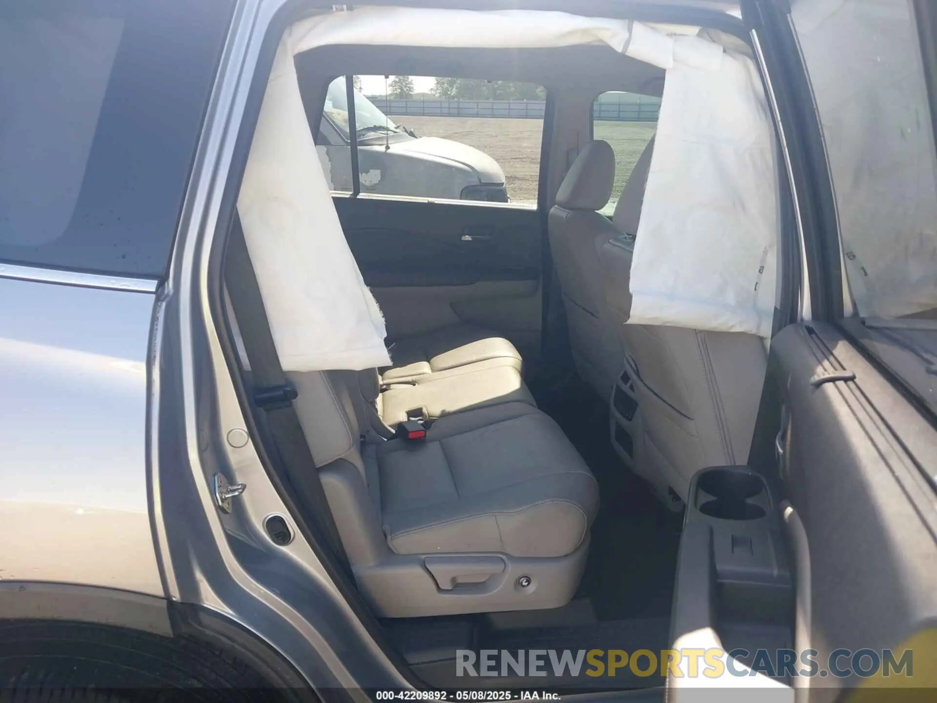 8 Photograph of a damaged car 5FNYF6H55KB050627 HONDA PILOT 2019