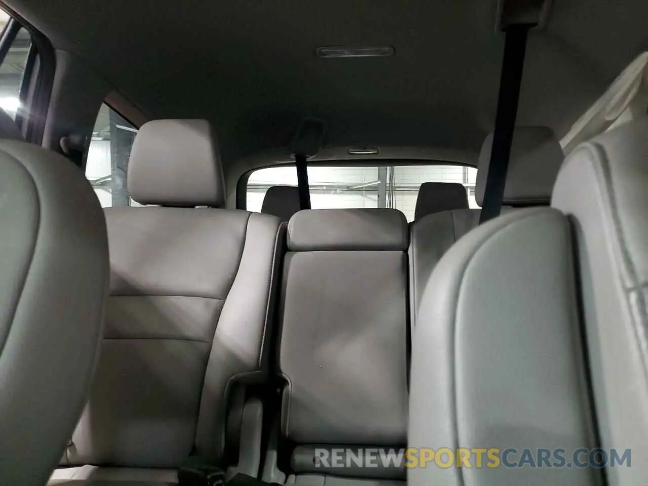 10 Photograph of a damaged car 5FNYF6H55KB068996 HONDA PILOT 2019