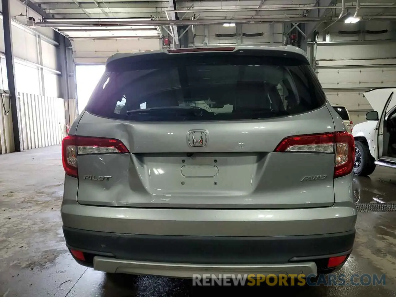 6 Photograph of a damaged car 5FNYF6H55KB068996 HONDA PILOT 2019