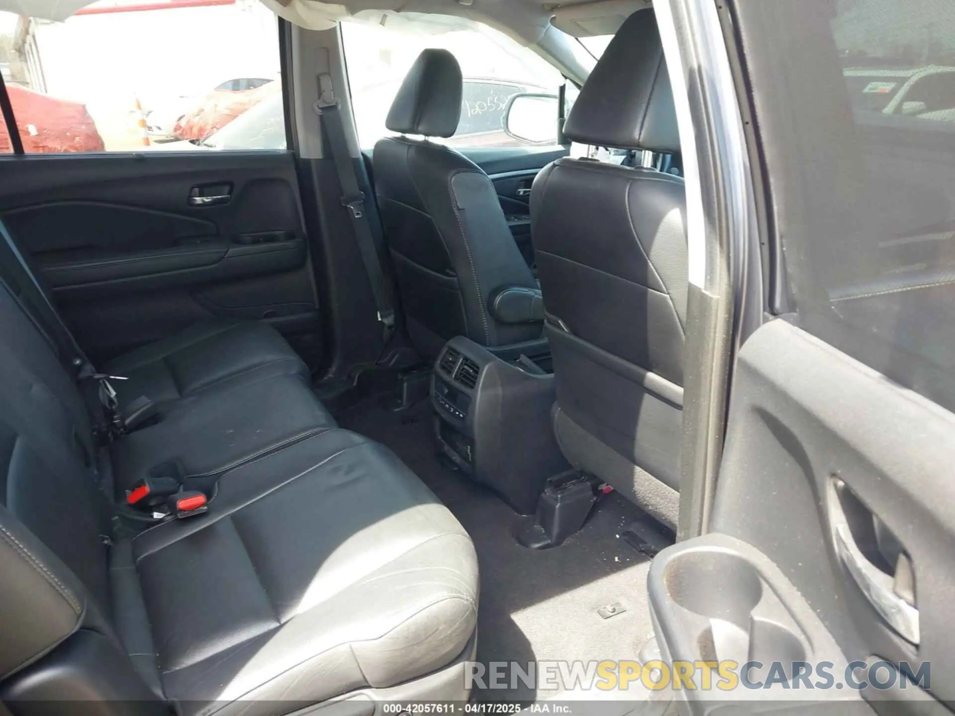 8 Photograph of a damaged car 5FNYF6H55KB082929 HONDA PILOT 2019