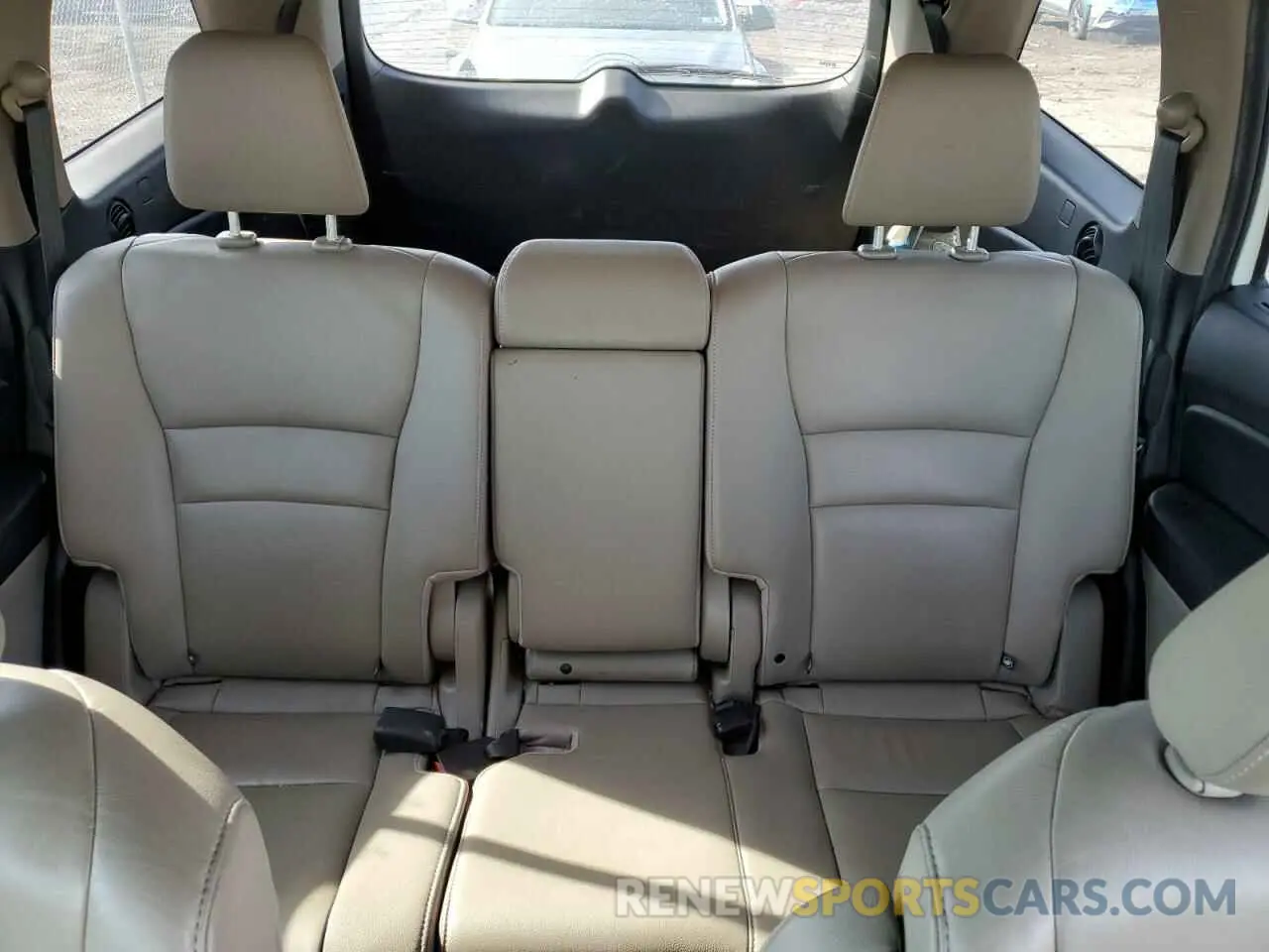 10 Photograph of a damaged car 5FNYF6H56KB023775 HONDA PILOT 2019