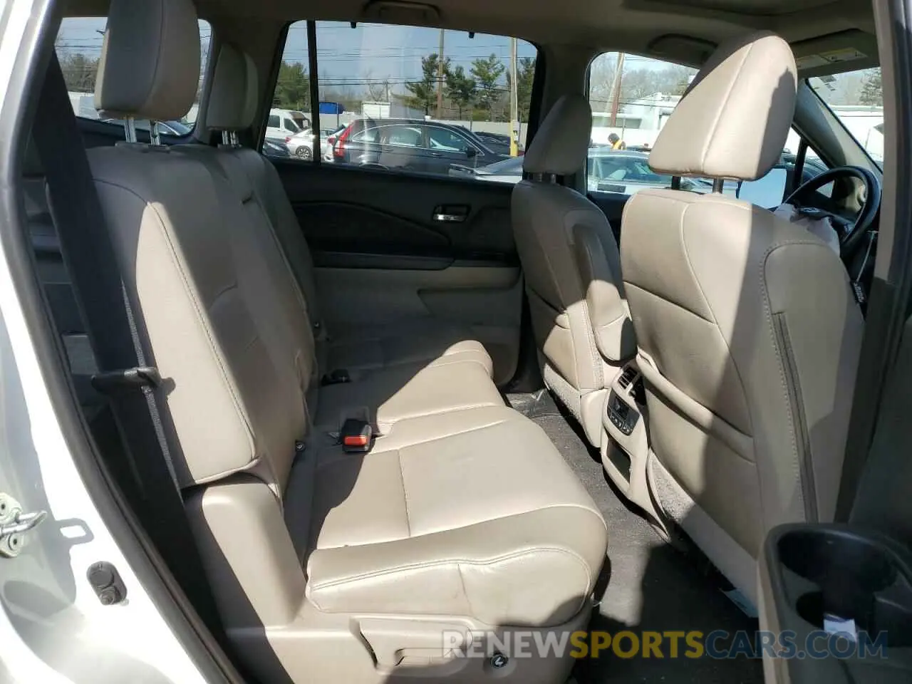 11 Photograph of a damaged car 5FNYF6H56KB023775 HONDA PILOT 2019