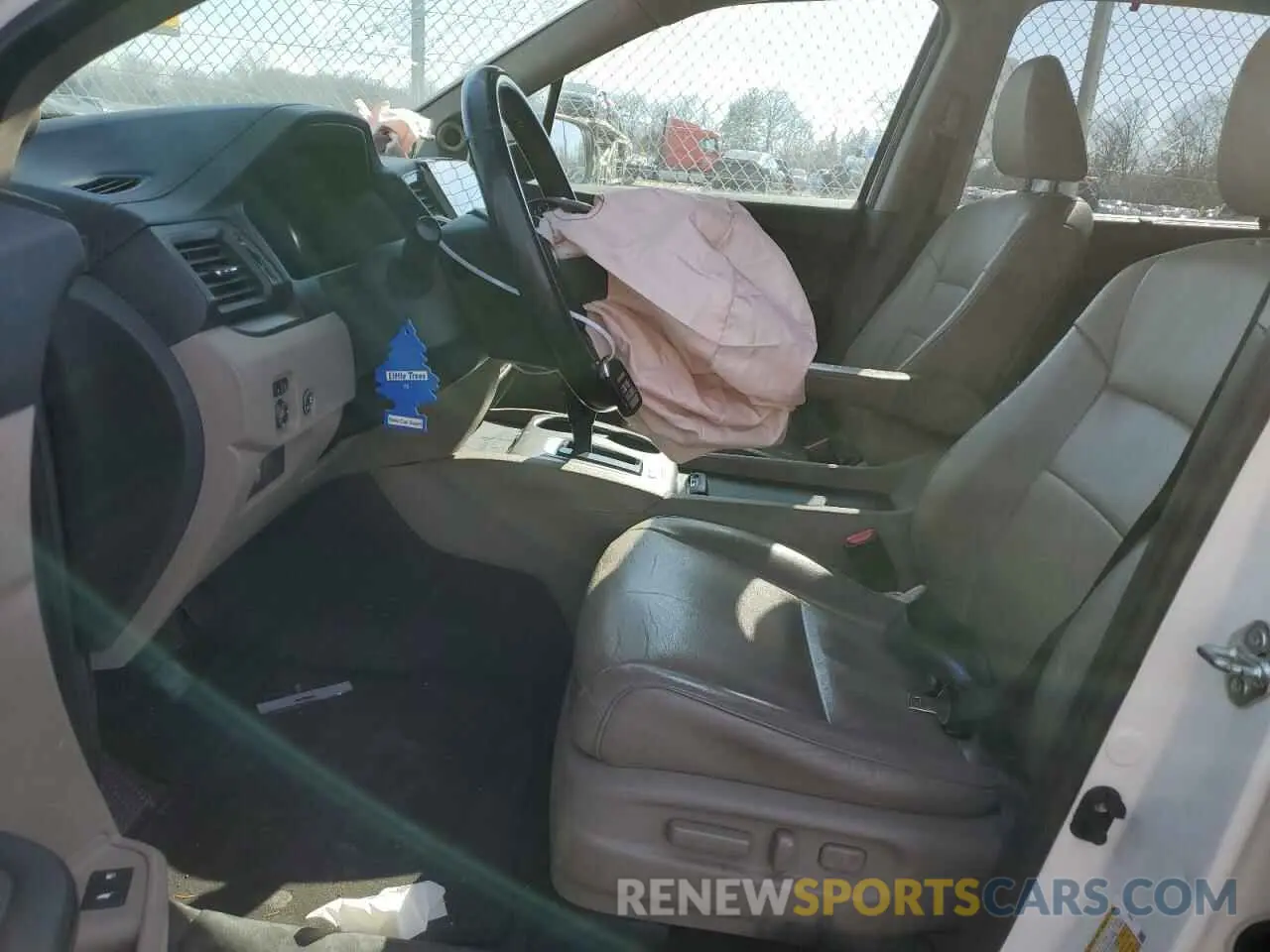 7 Photograph of a damaged car 5FNYF6H56KB023775 HONDA PILOT 2019