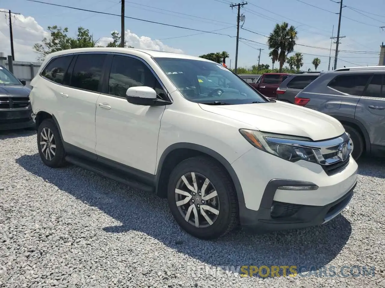 4 Photograph of a damaged car 5FNYF6H56KB068232 HONDA PILOT 2019