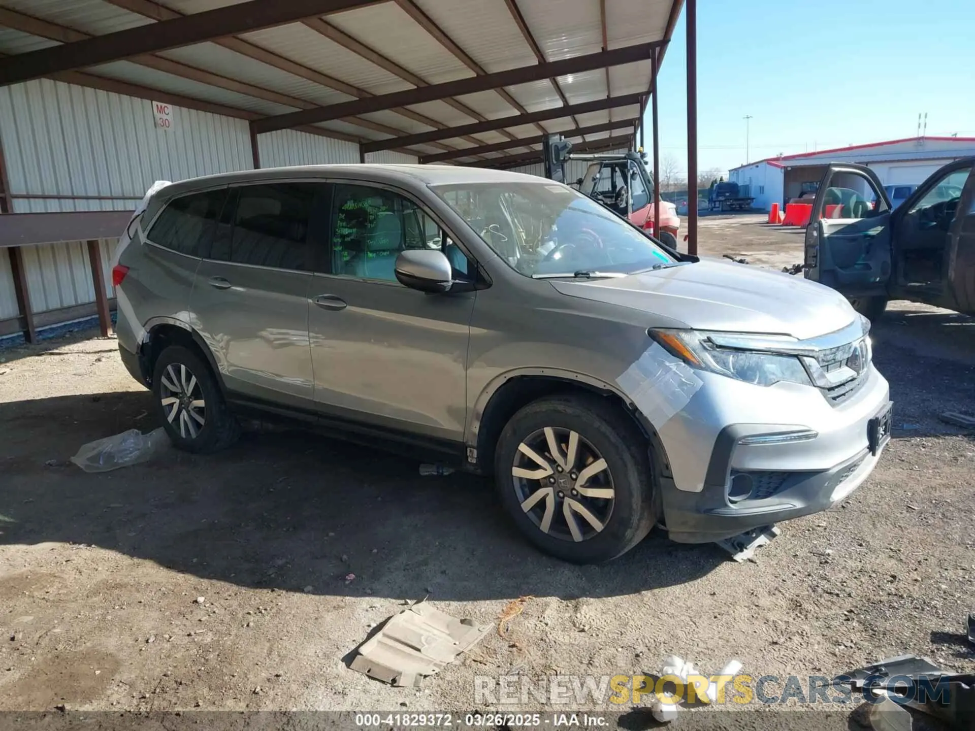 1 Photograph of a damaged car 5FNYF6H56KB091932 HONDA PILOT 2019