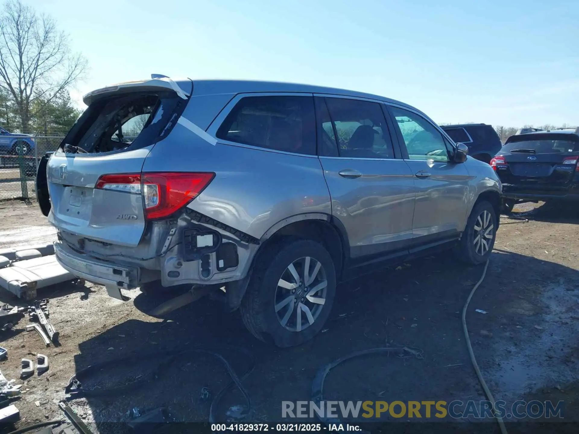 4 Photograph of a damaged car 5FNYF6H56KB091932 HONDA PILOT 2019