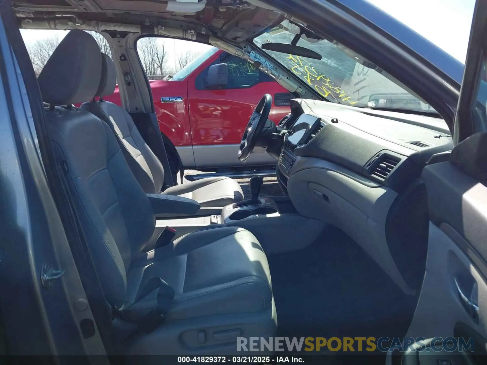 5 Photograph of a damaged car 5FNYF6H56KB091932 HONDA PILOT 2019