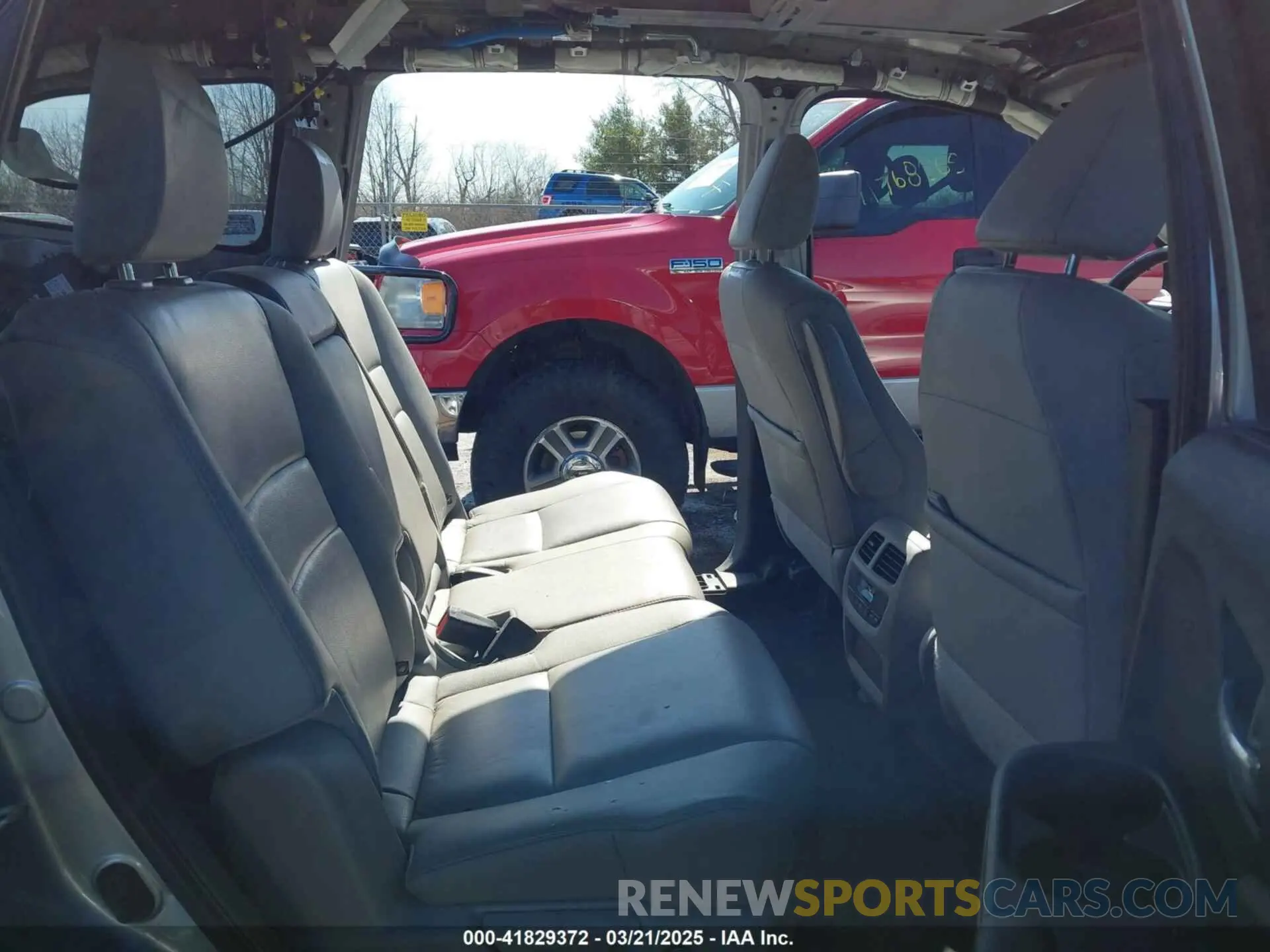 8 Photograph of a damaged car 5FNYF6H56KB091932 HONDA PILOT 2019