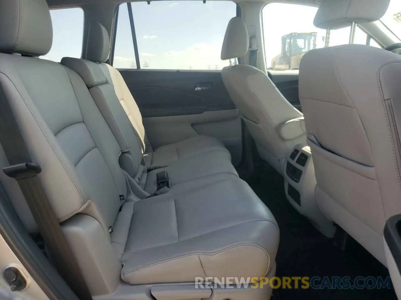 11 Photograph of a damaged car 5FNYF6H56KB097889 HONDA PILOT 2019