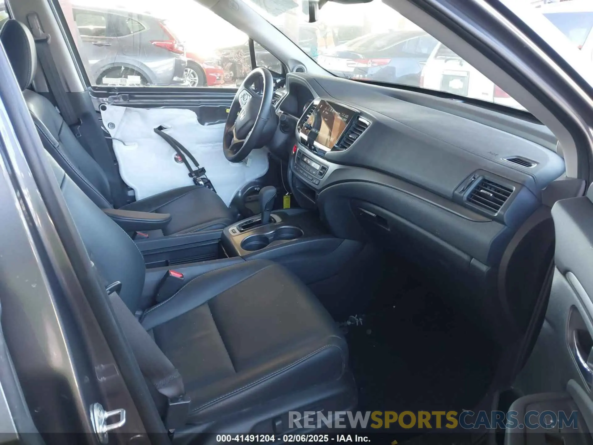 5 Photograph of a damaged car 5FNYF6H56KB099156 HONDA PILOT 2019