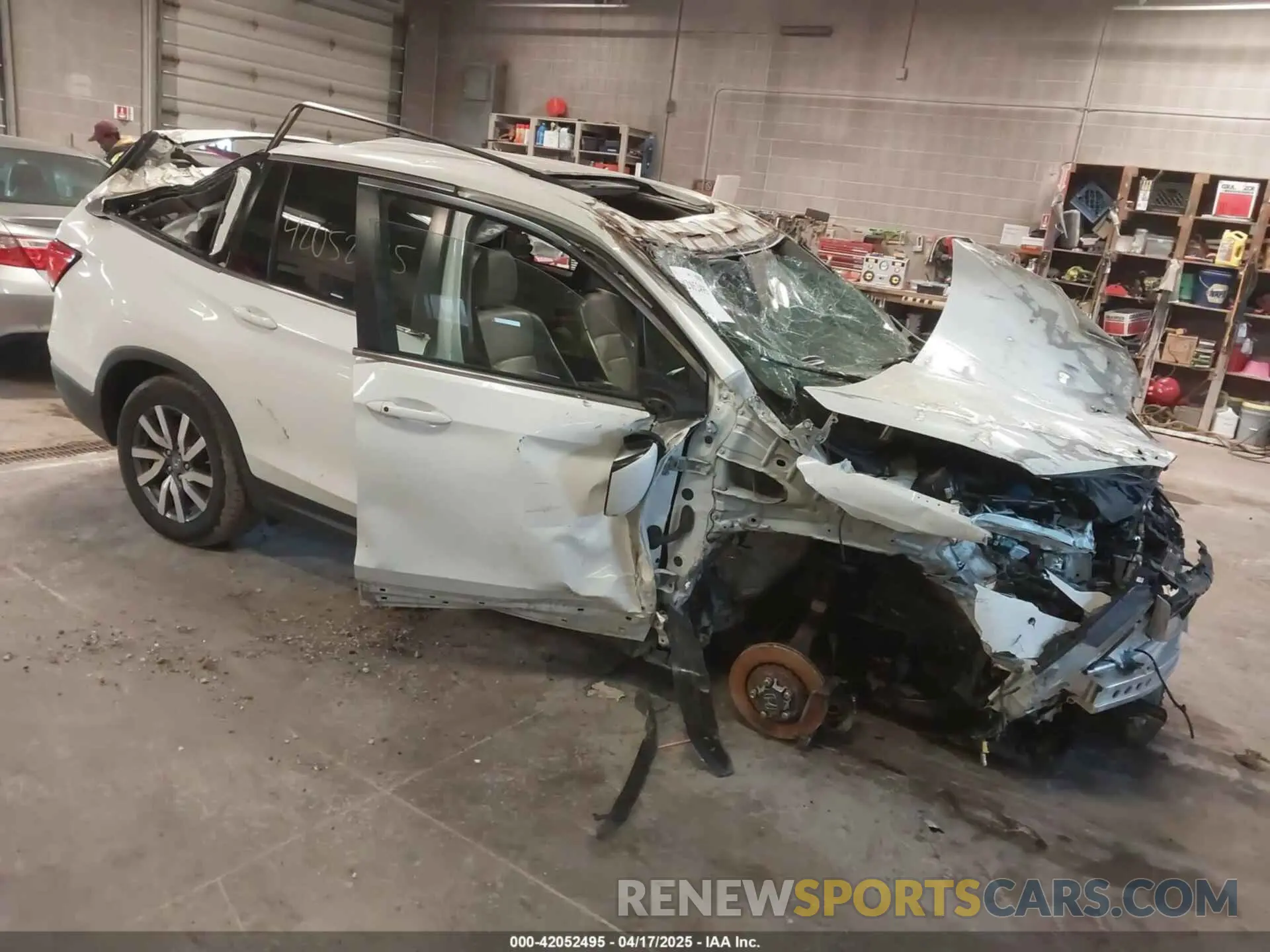 1 Photograph of a damaged car 5FNYF6H57KB050130 HONDA PILOT 2019