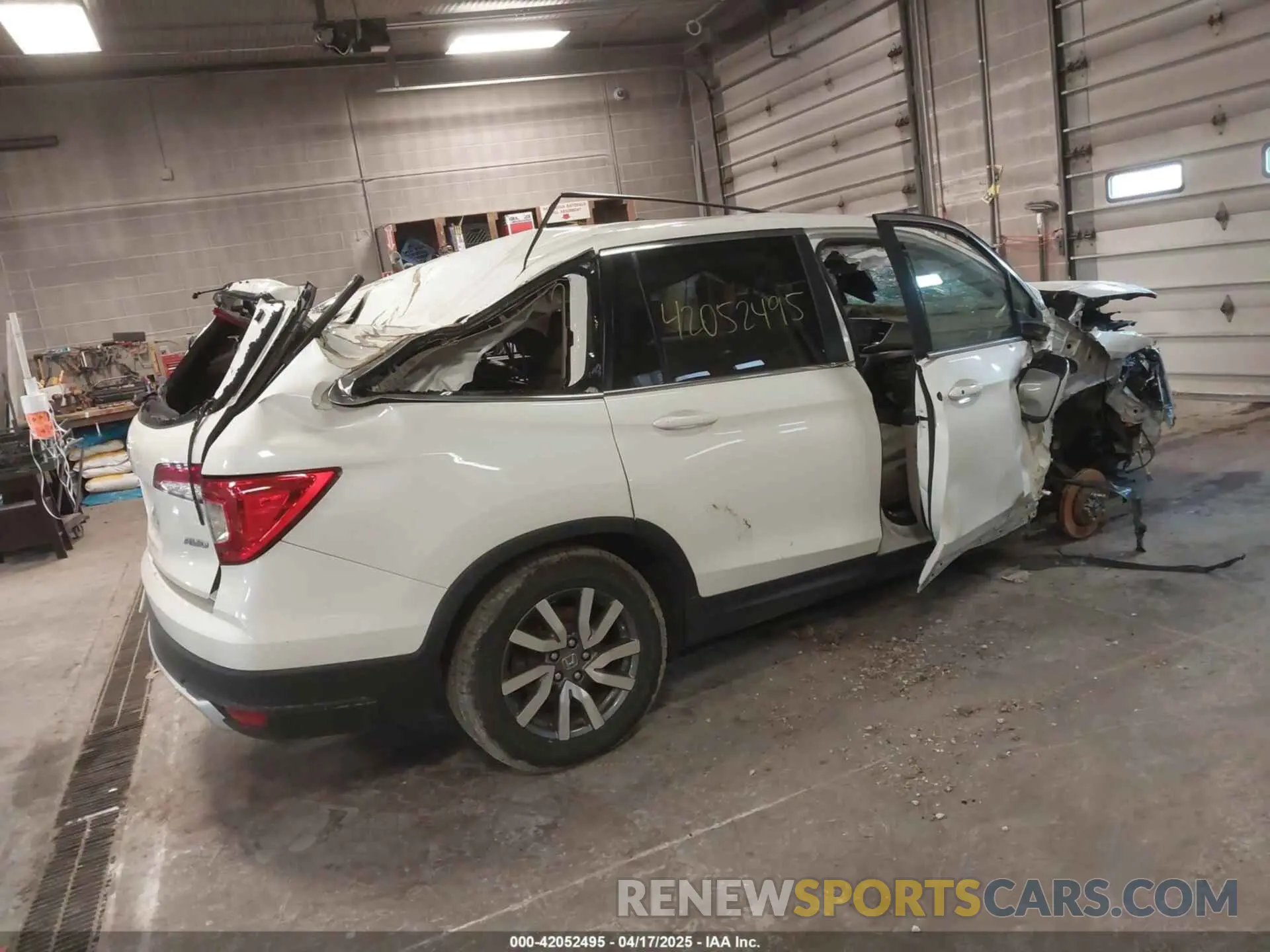 4 Photograph of a damaged car 5FNYF6H57KB050130 HONDA PILOT 2019