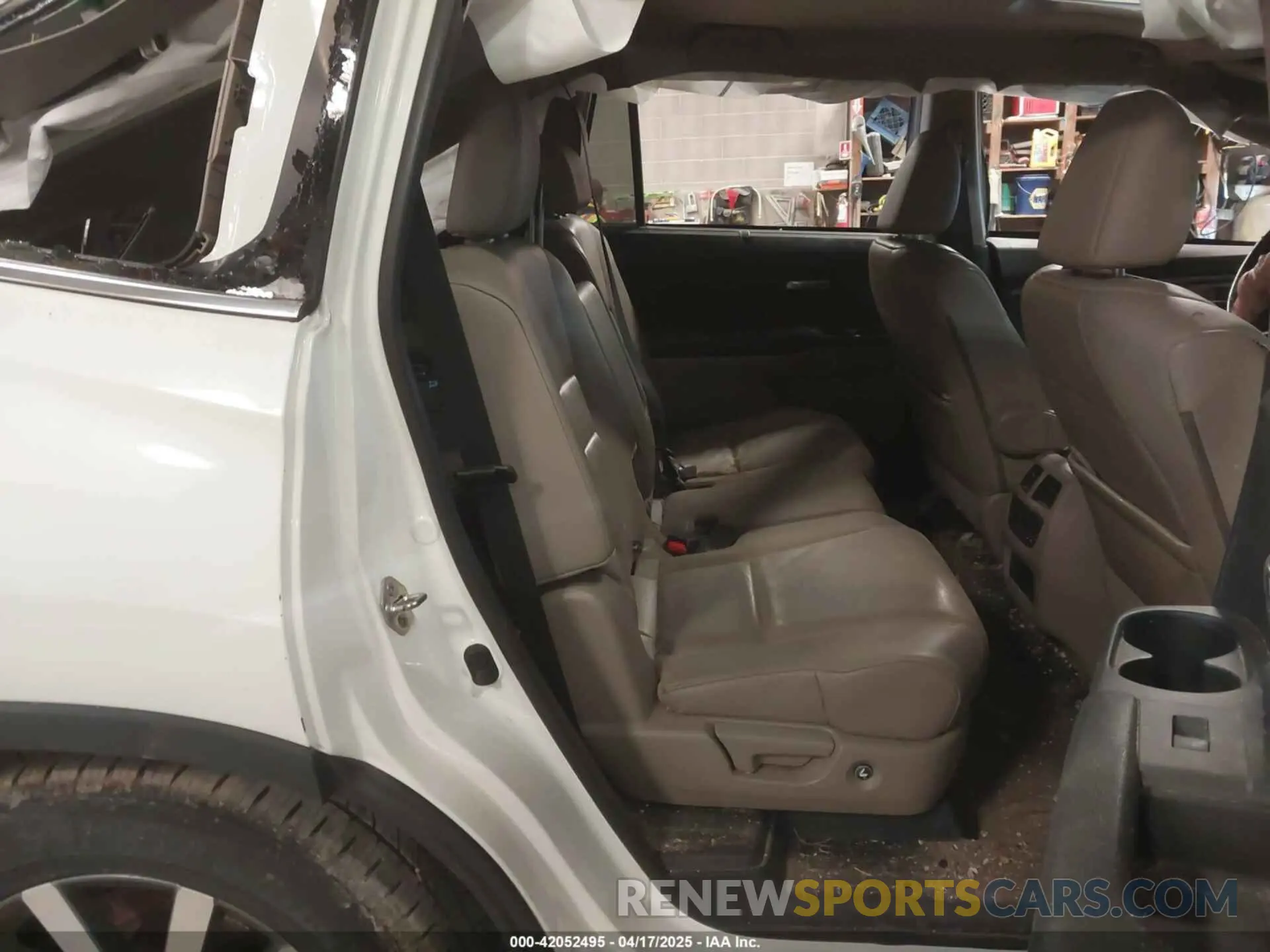 8 Photograph of a damaged car 5FNYF6H57KB050130 HONDA PILOT 2019
