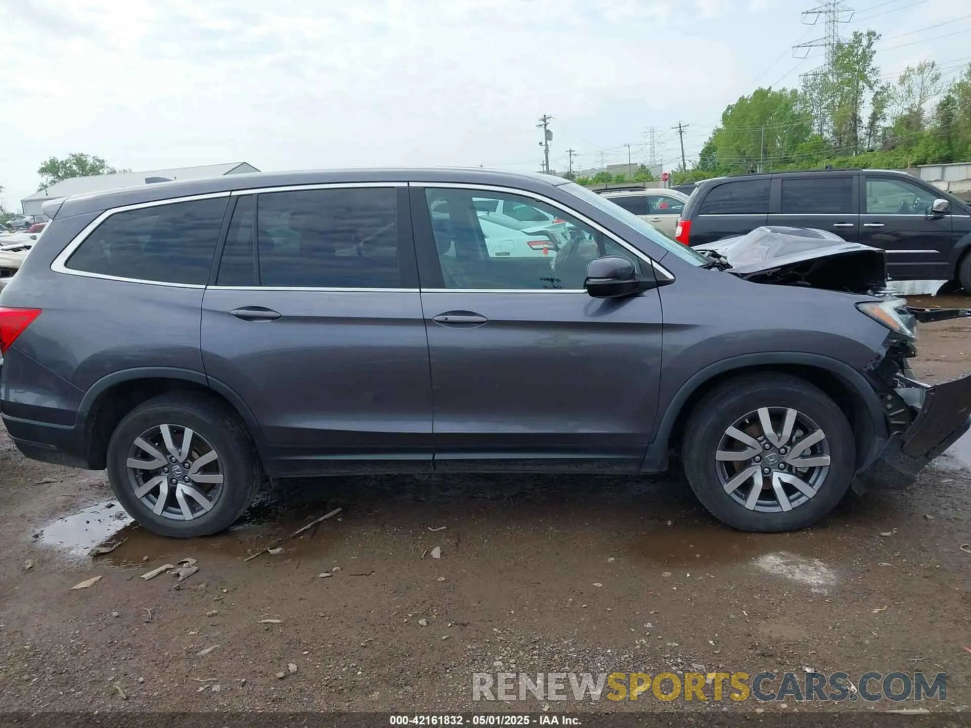 13 Photograph of a damaged car 5FNYF6H57KB053786 HONDA PILOT 2019