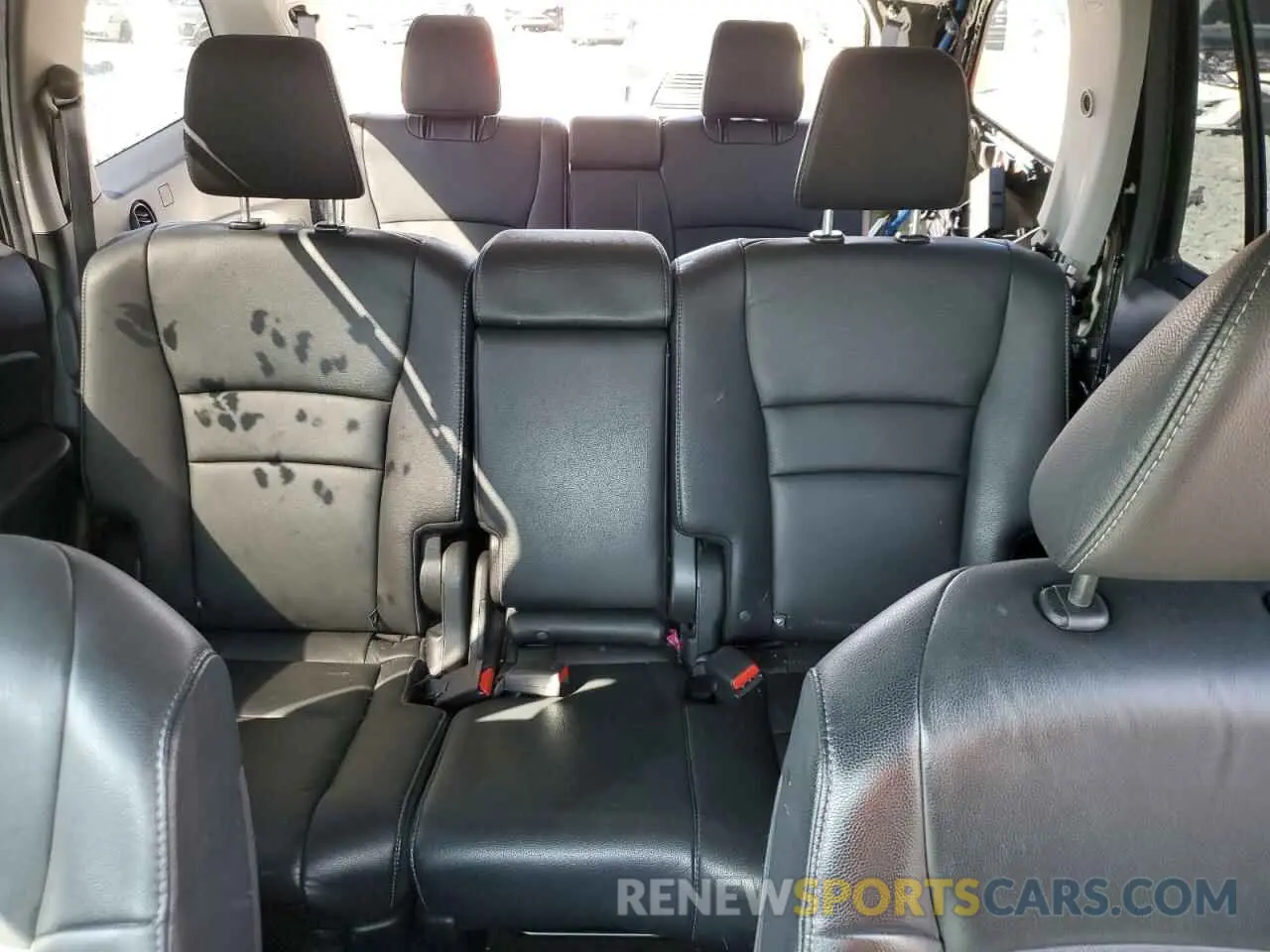 10 Photograph of a damaged car 5FNYF6H58KB070533 HONDA PILOT 2019