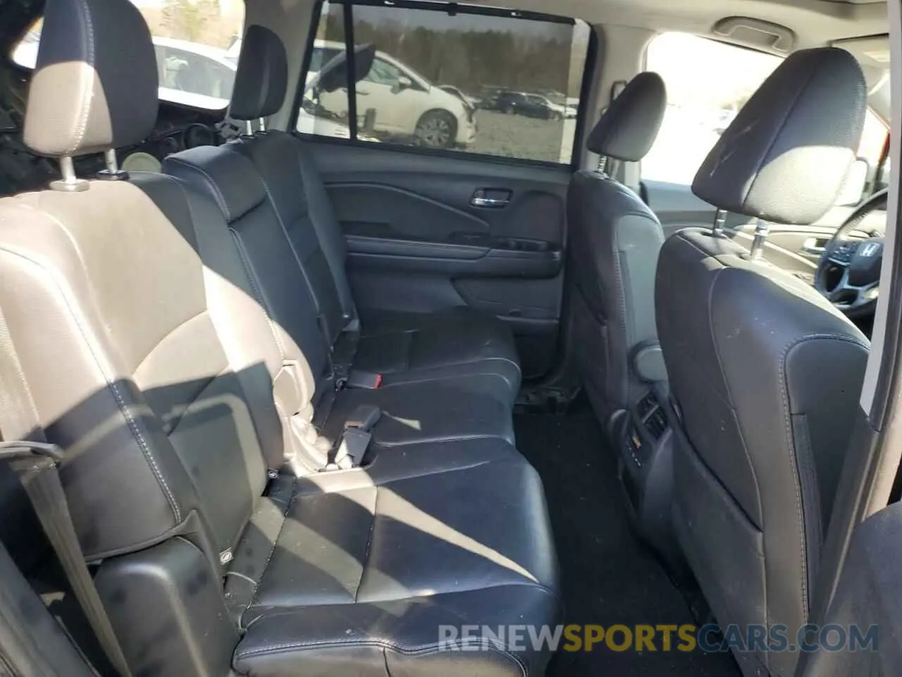11 Photograph of a damaged car 5FNYF6H58KB070533 HONDA PILOT 2019