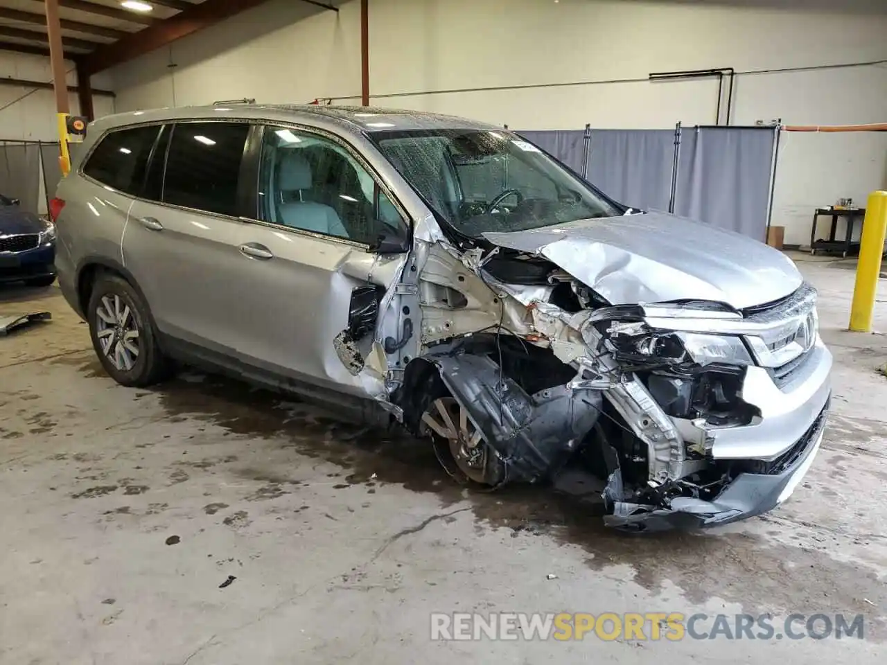 4 Photograph of a damaged car 5FNYF6H58KB094458 HONDA PILOT 2019