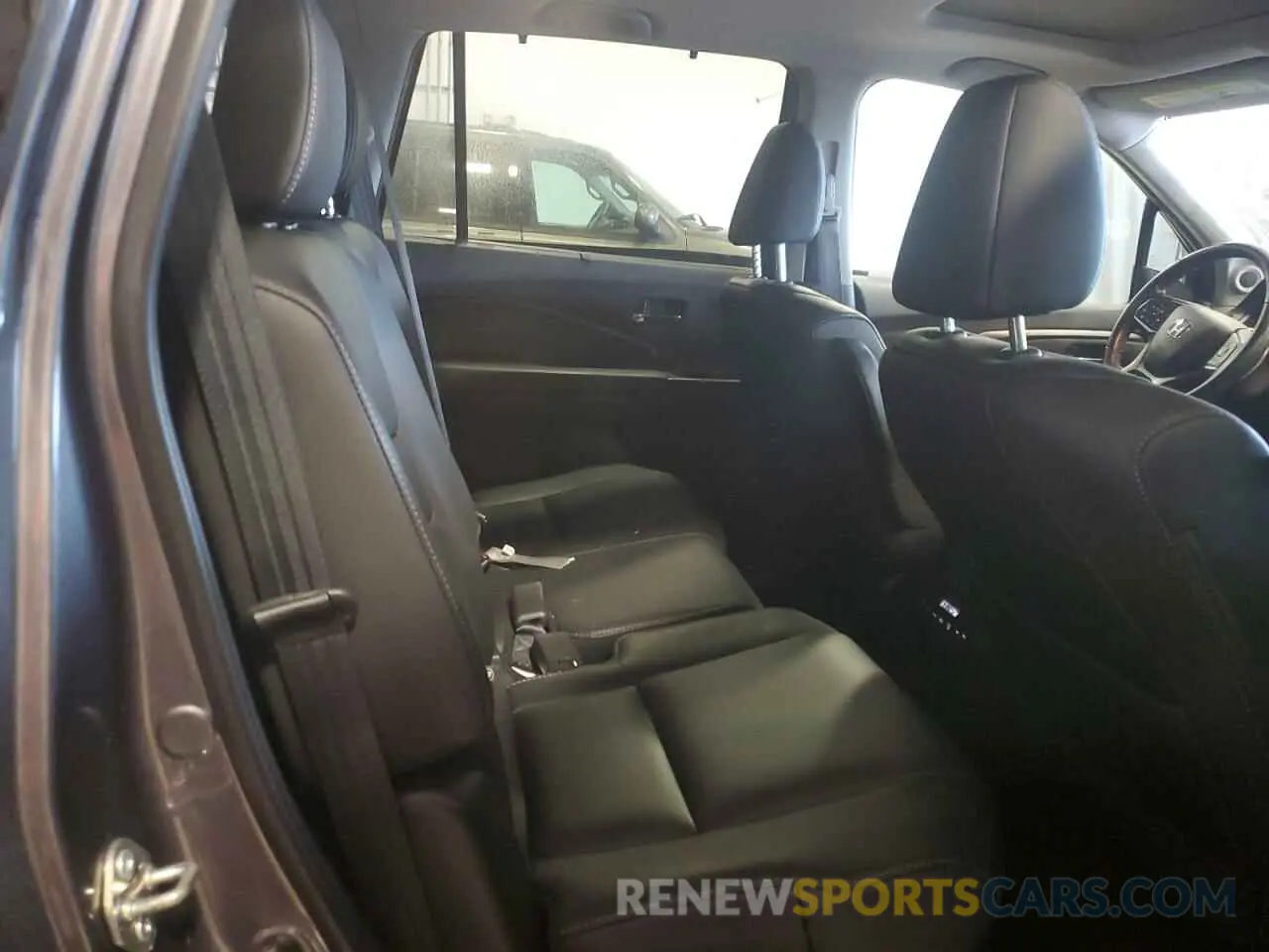 10 Photograph of a damaged car 5FNYF6H58KB100677 HONDA PILOT 2019