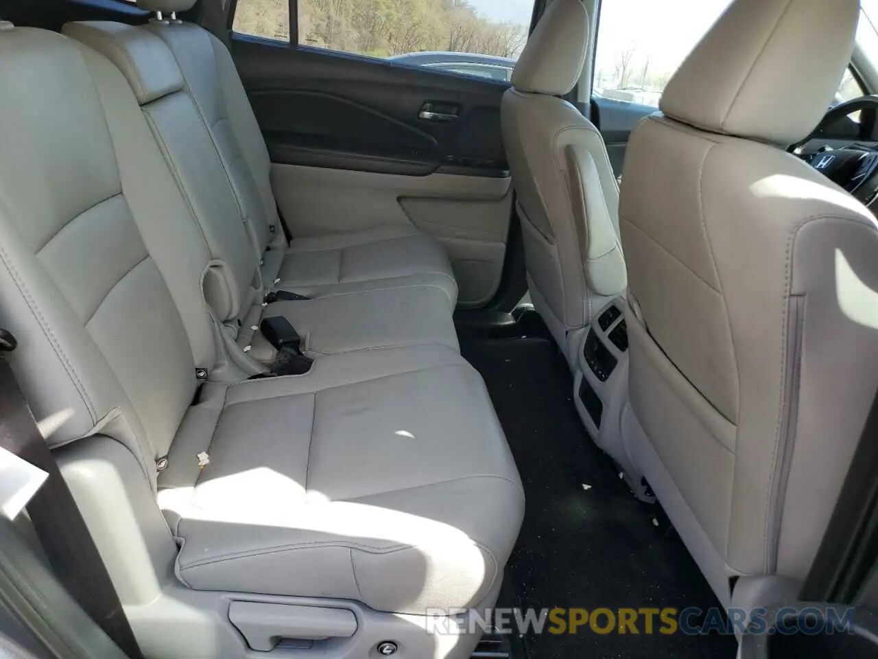 11 Photograph of a damaged car 5FNYF6H59KB083579 HONDA PILOT 2019