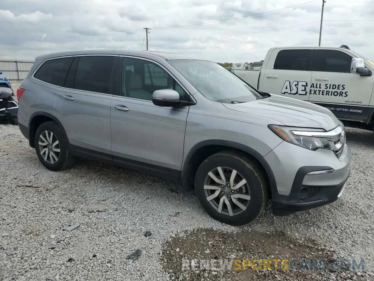 4 Photograph of a damaged car 5FNYF6H59KB099619 HONDA PILOT 2019