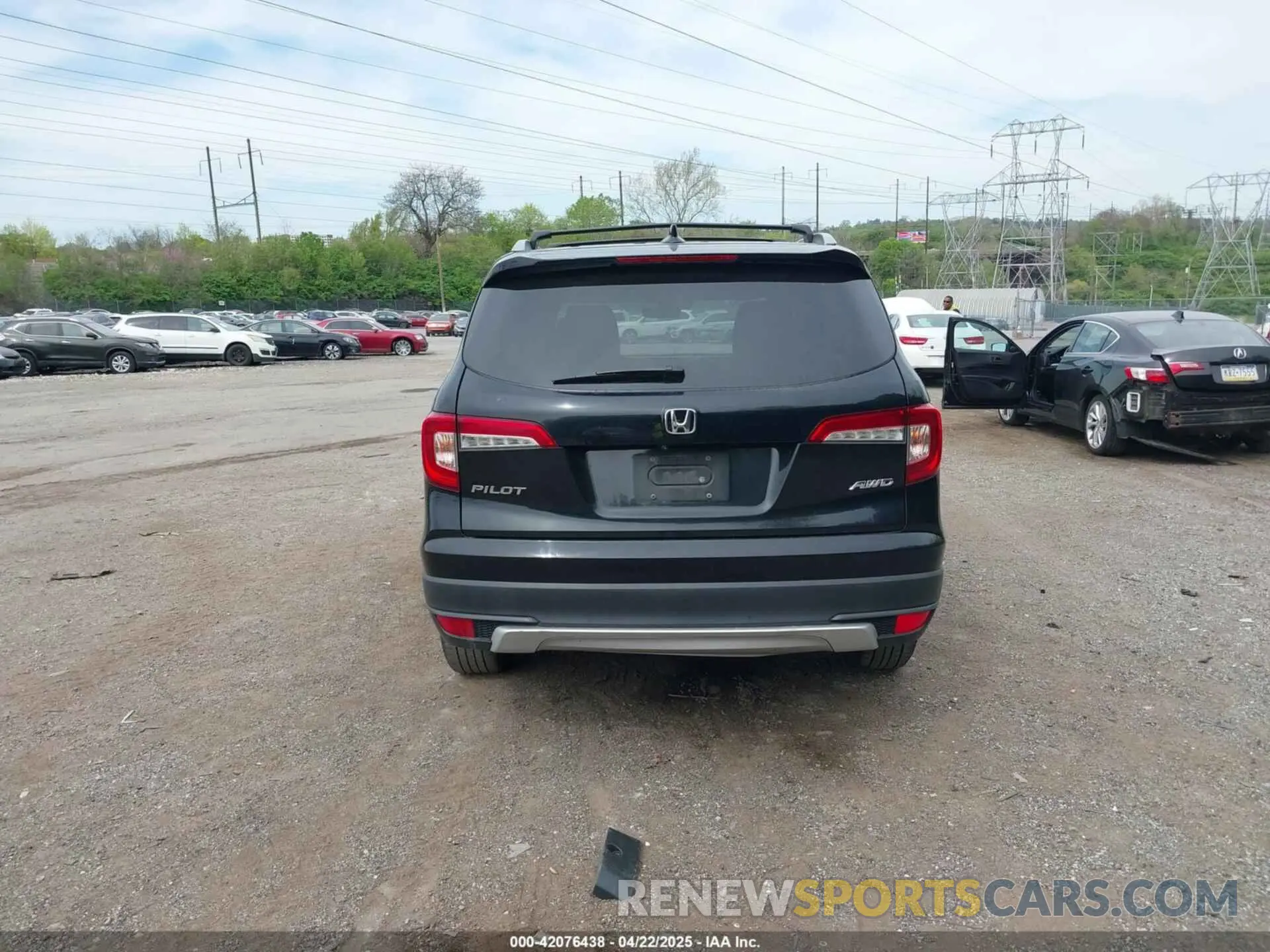 17 Photograph of a damaged car 5FNYF6H5XKB011208 HONDA PILOT 2019