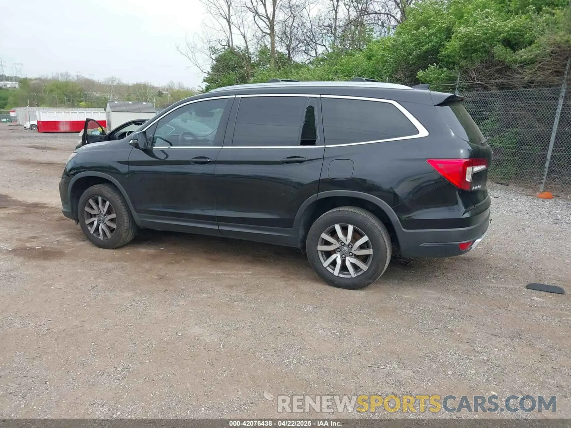 3 Photograph of a damaged car 5FNYF6H5XKB011208 HONDA PILOT 2019