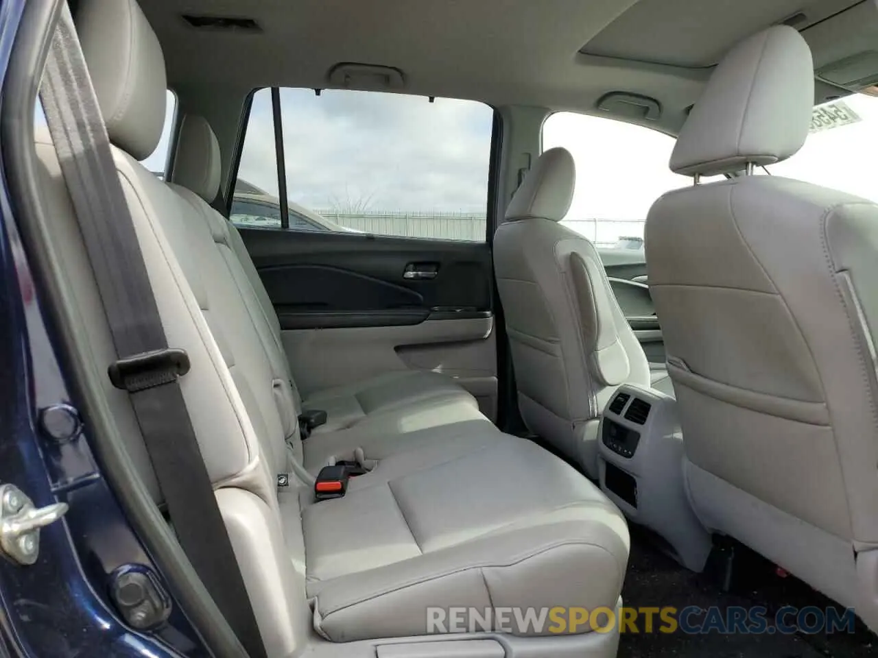 11 Photograph of a damaged car 5FNYF6H5XKB044662 HONDA PILOT 2019