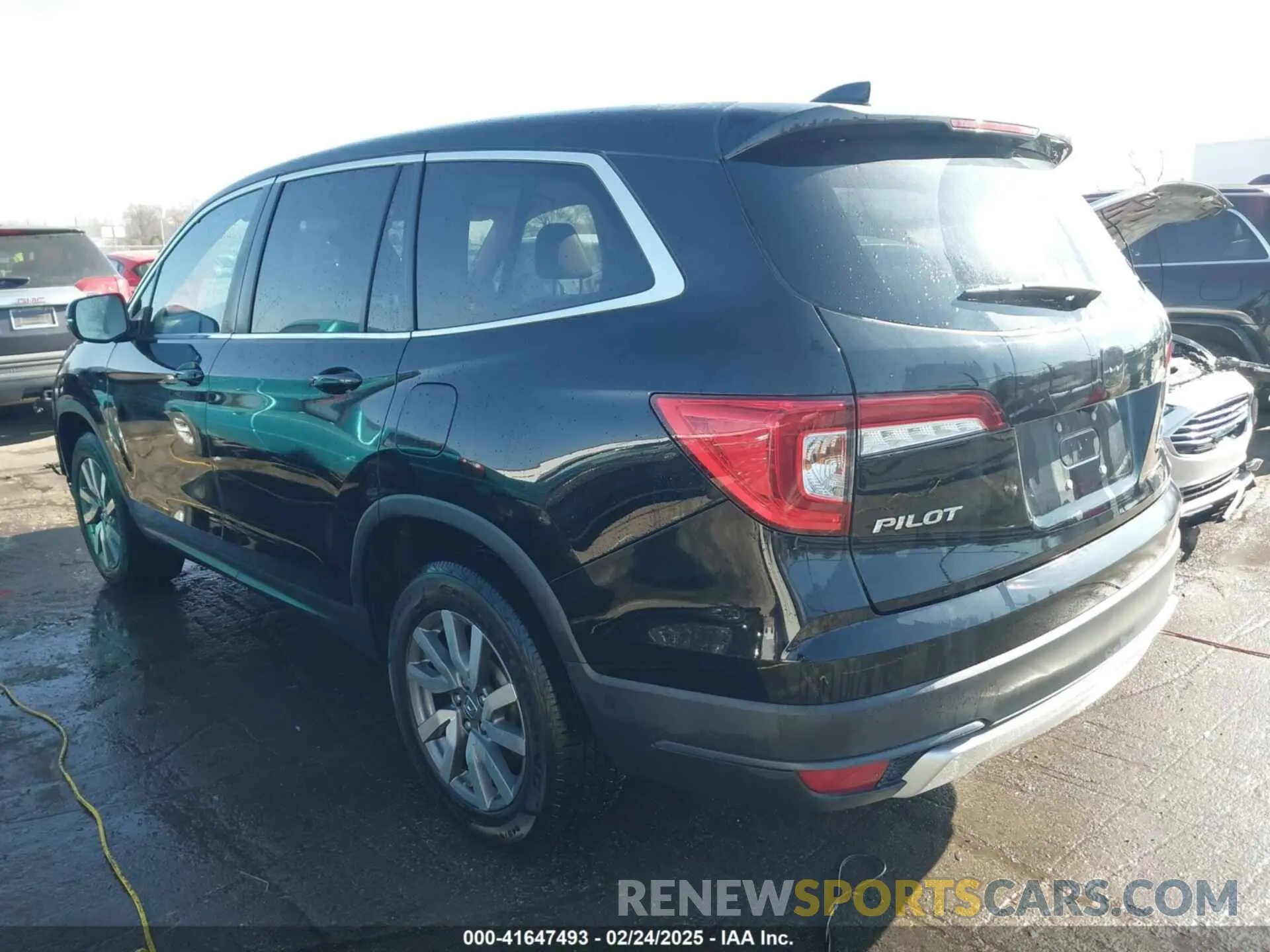 3 Photograph of a damaged car 5FNYF6H5XKB064815 HONDA PILOT 2019
