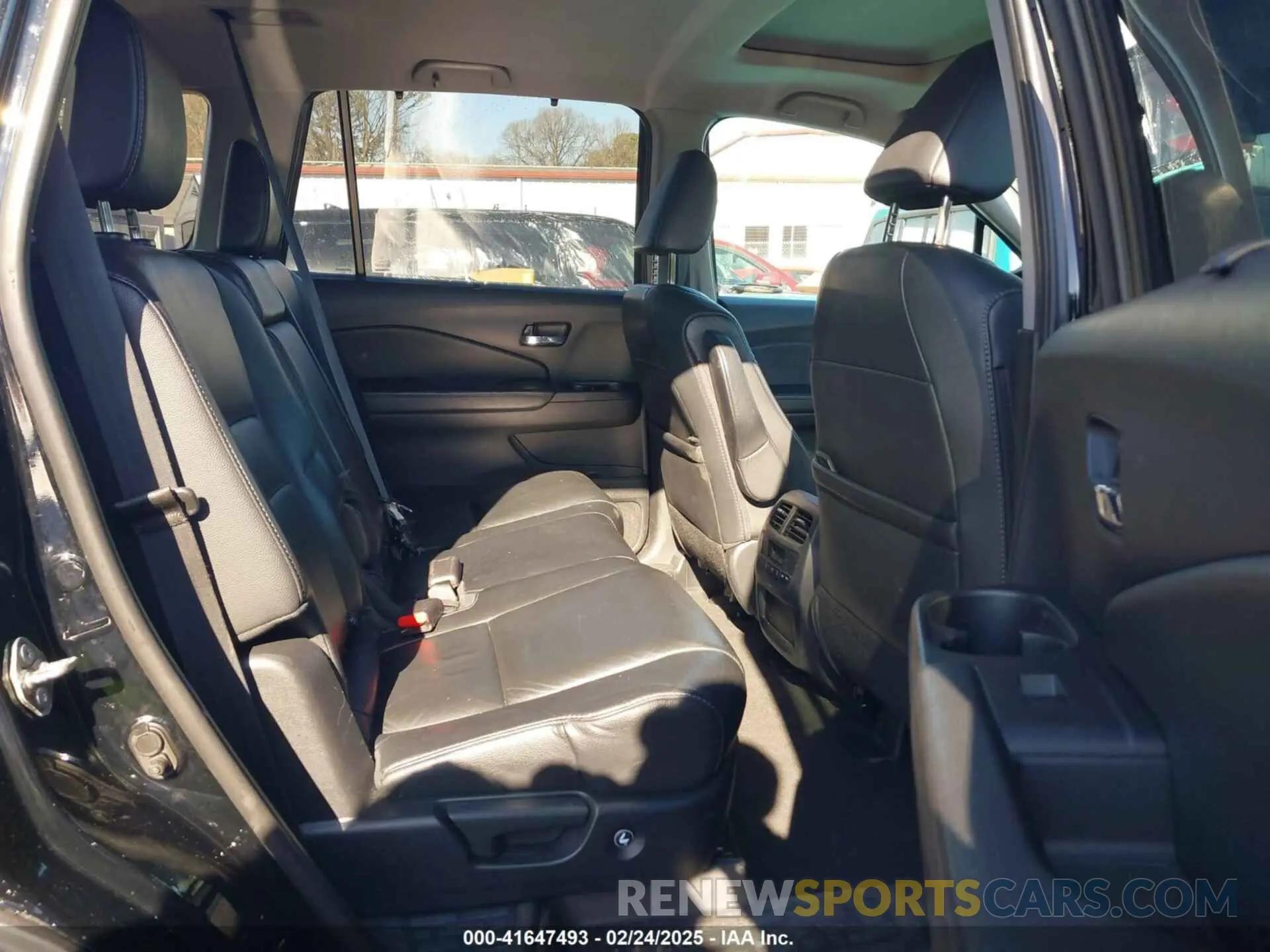8 Photograph of a damaged car 5FNYF6H5XKB064815 HONDA PILOT 2019