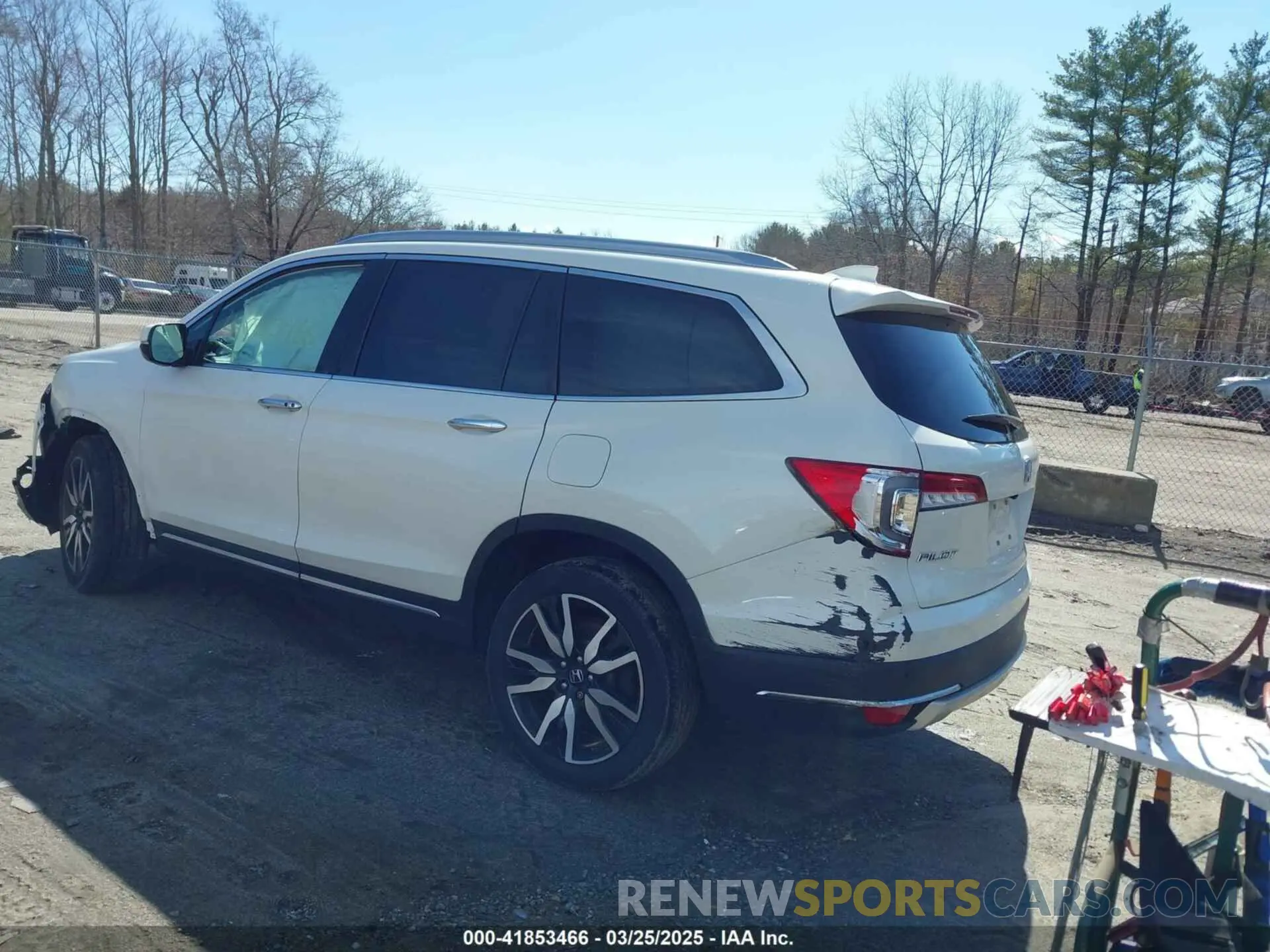 3 Photograph of a damaged car 5FNYF6H61KB007332 HONDA PILOT 2019