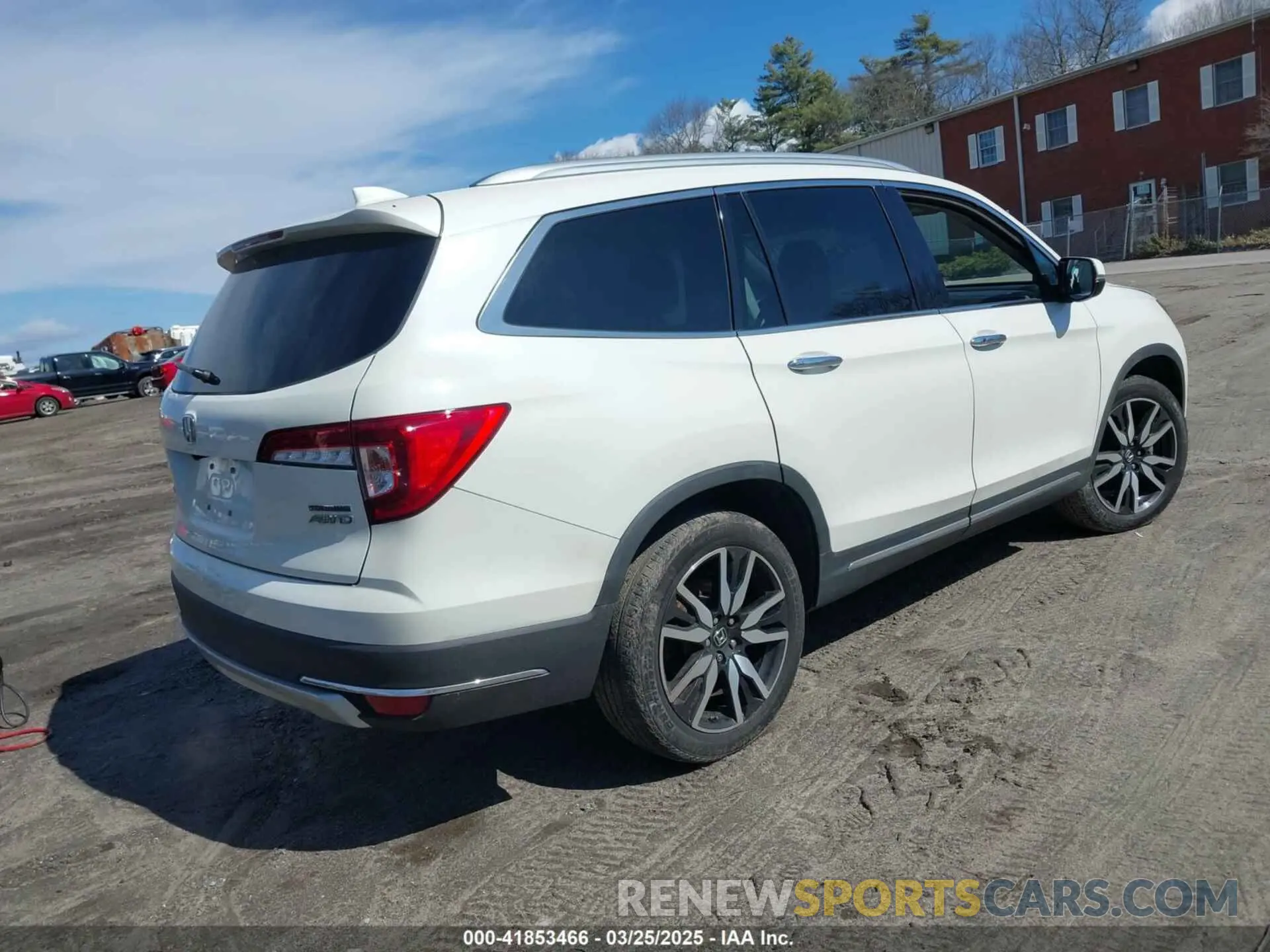 4 Photograph of a damaged car 5FNYF6H61KB007332 HONDA PILOT 2019