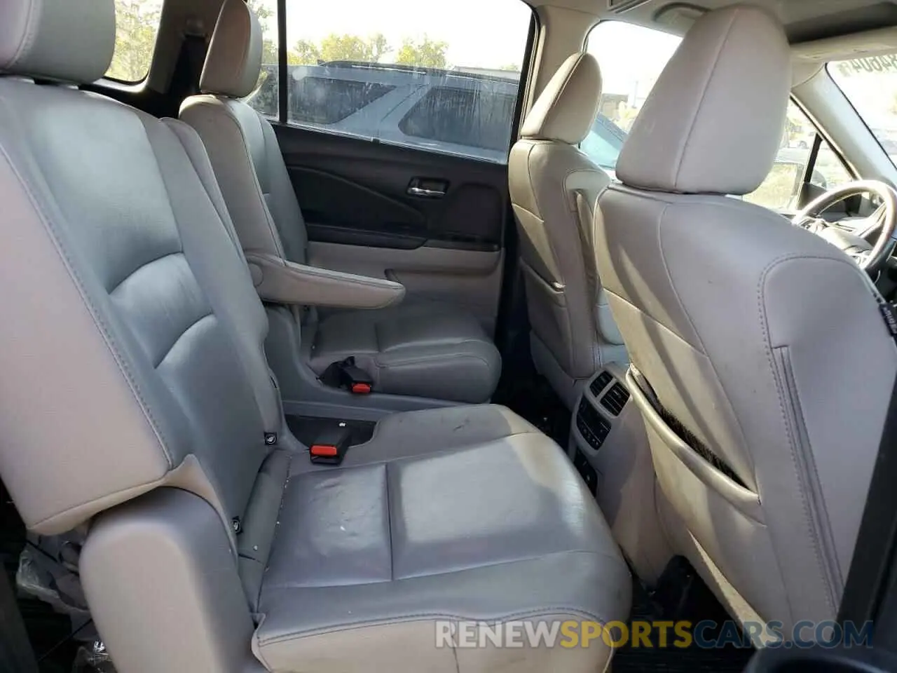 11 Photograph of a damaged car 5FNYF6H62KB005413 HONDA PILOT 2019