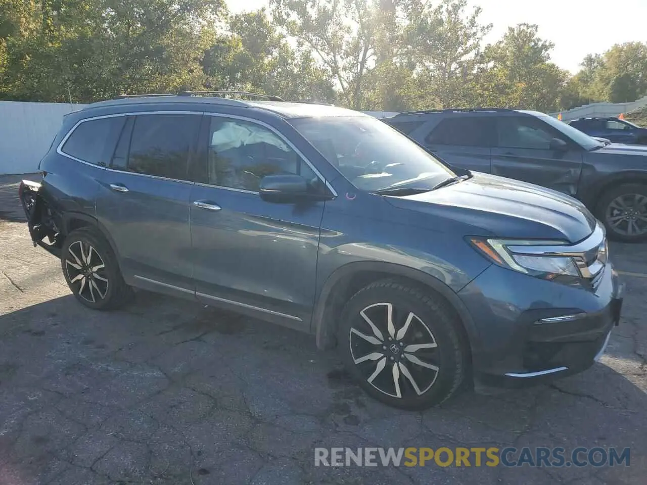 4 Photograph of a damaged car 5FNYF6H62KB005413 HONDA PILOT 2019