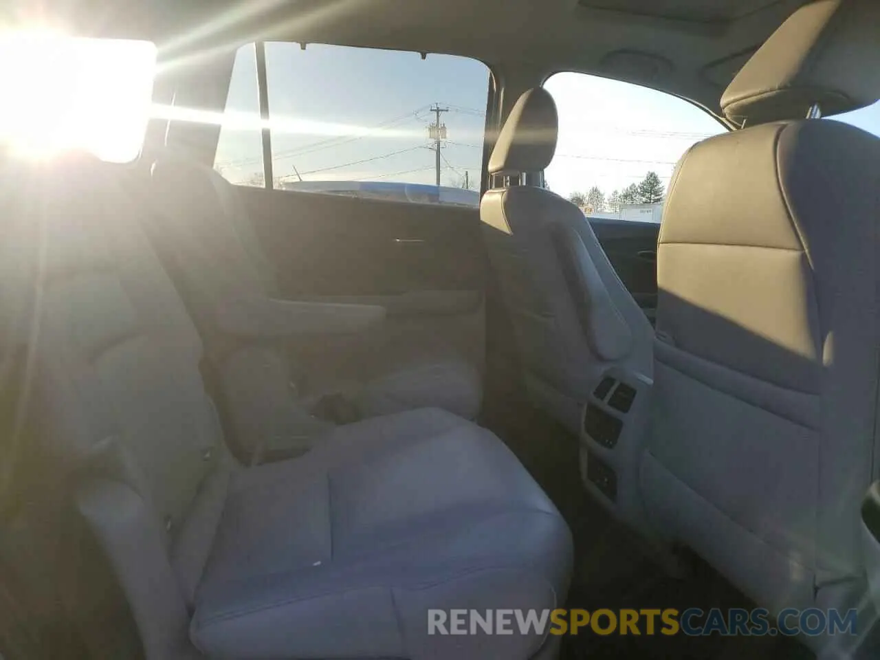 11 Photograph of a damaged car 5FNYF6H63KB019272 HONDA PILOT 2019