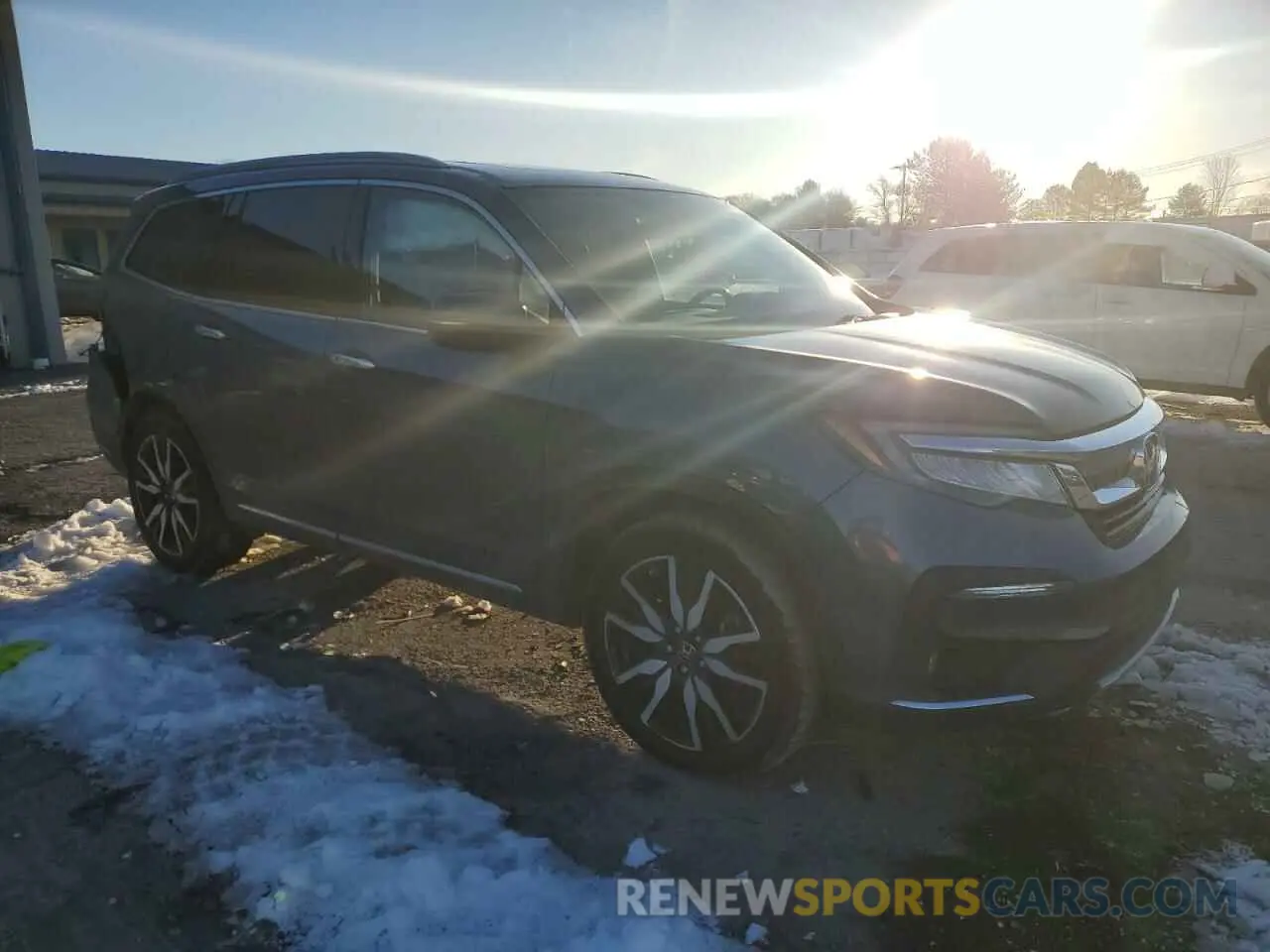 4 Photograph of a damaged car 5FNYF6H63KB019272 HONDA PILOT 2019