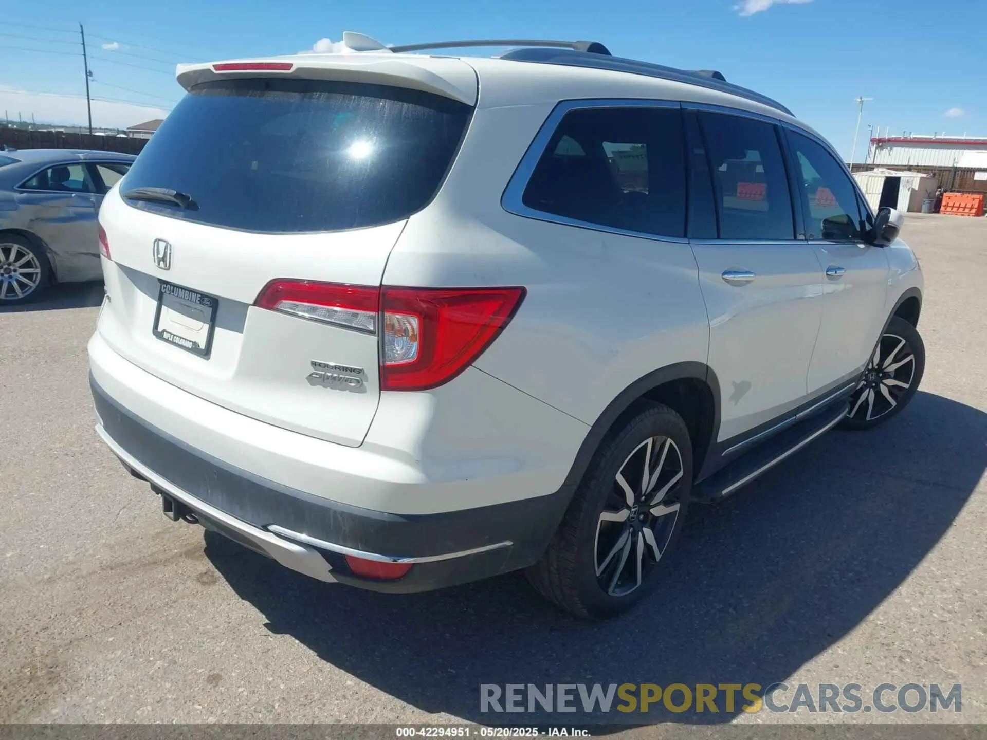 4 Photograph of a damaged car 5FNYF6H63KB046486 HONDA PILOT 2019